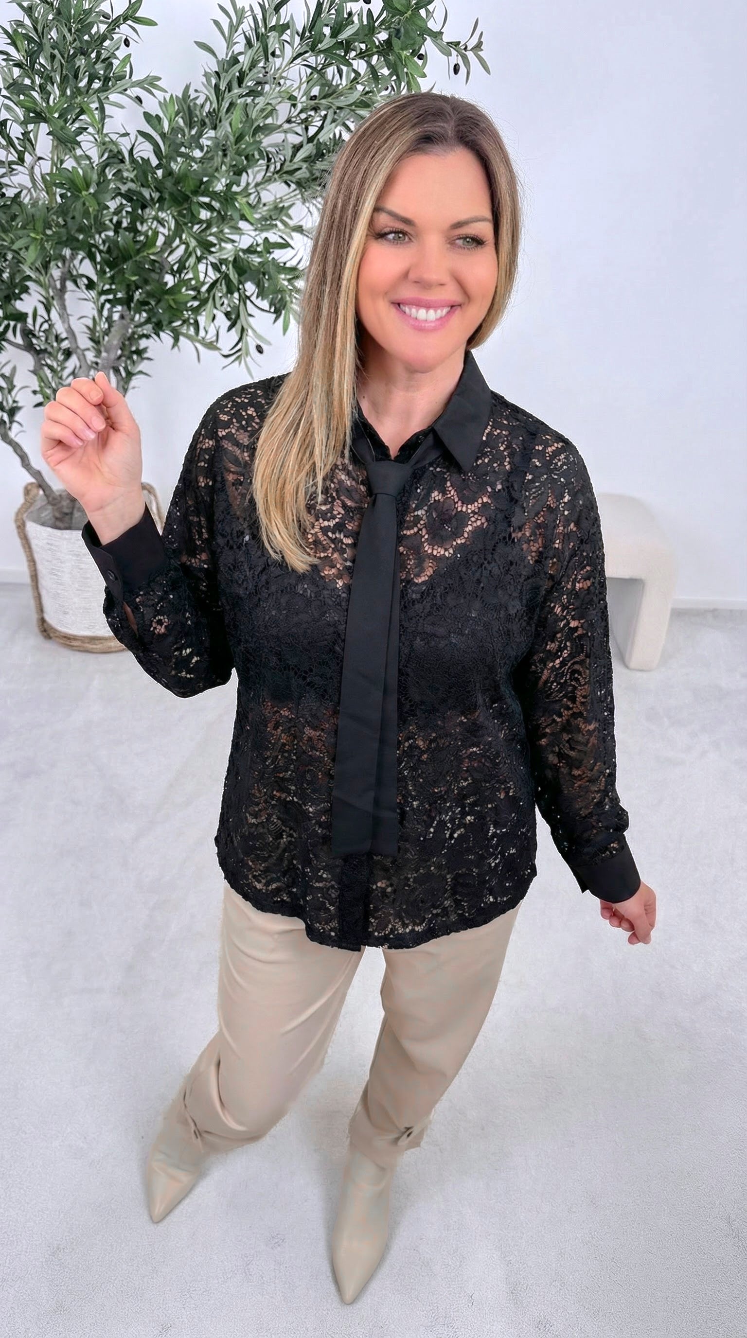 Spitzenbluse Delicate Muse *Schwarz*