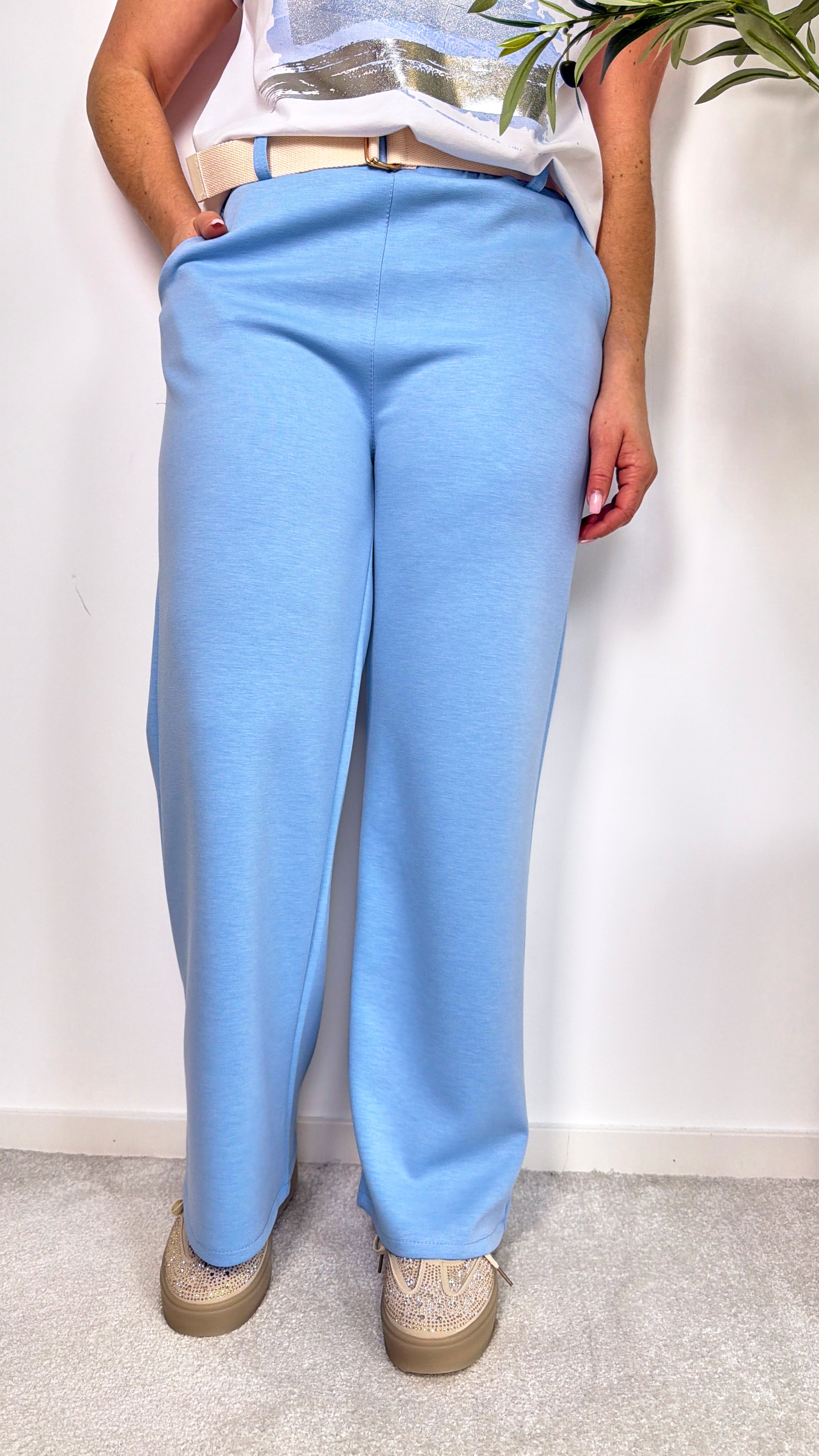 Hose Boss Babe *Hellblau*