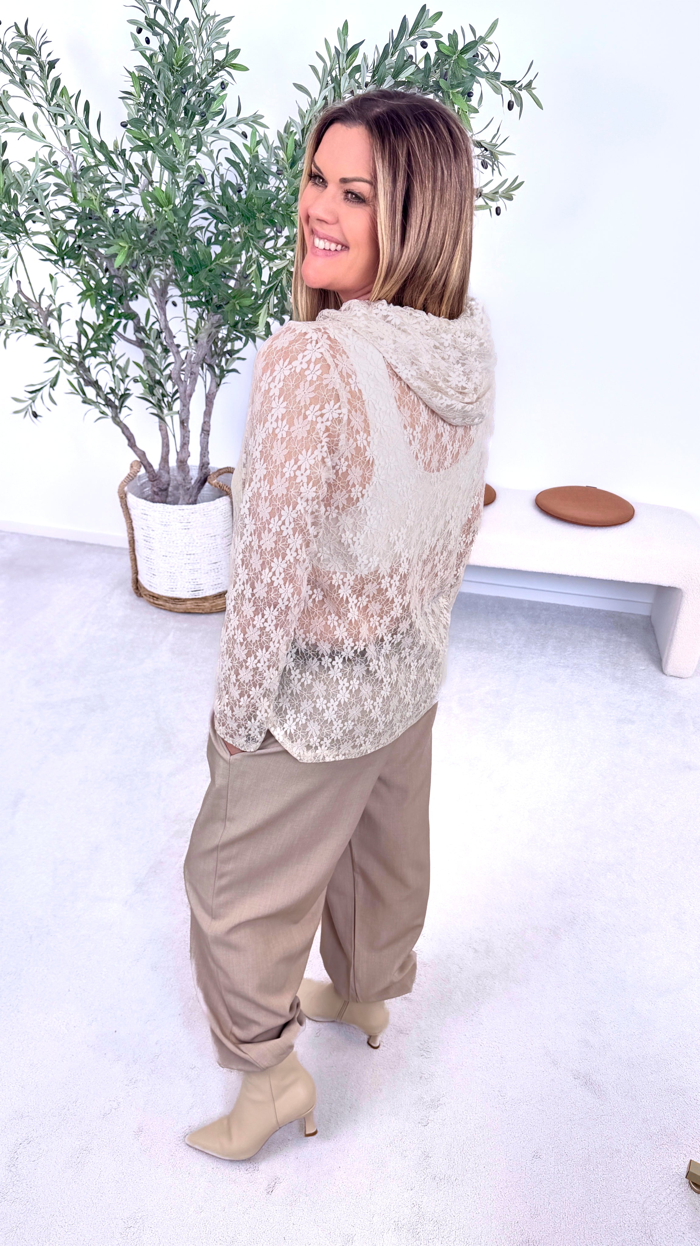 Spitzenshirt Timeless Beauty *Beige* (lieferbar ab 25.2.26)