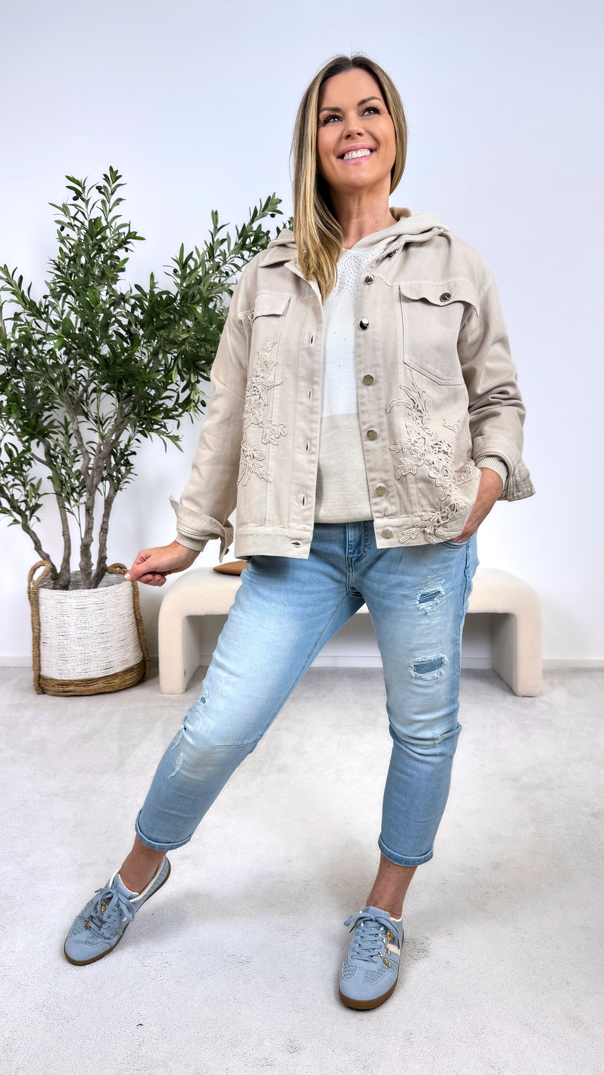 Jeansjacke Luxe Embroidery *Beige*