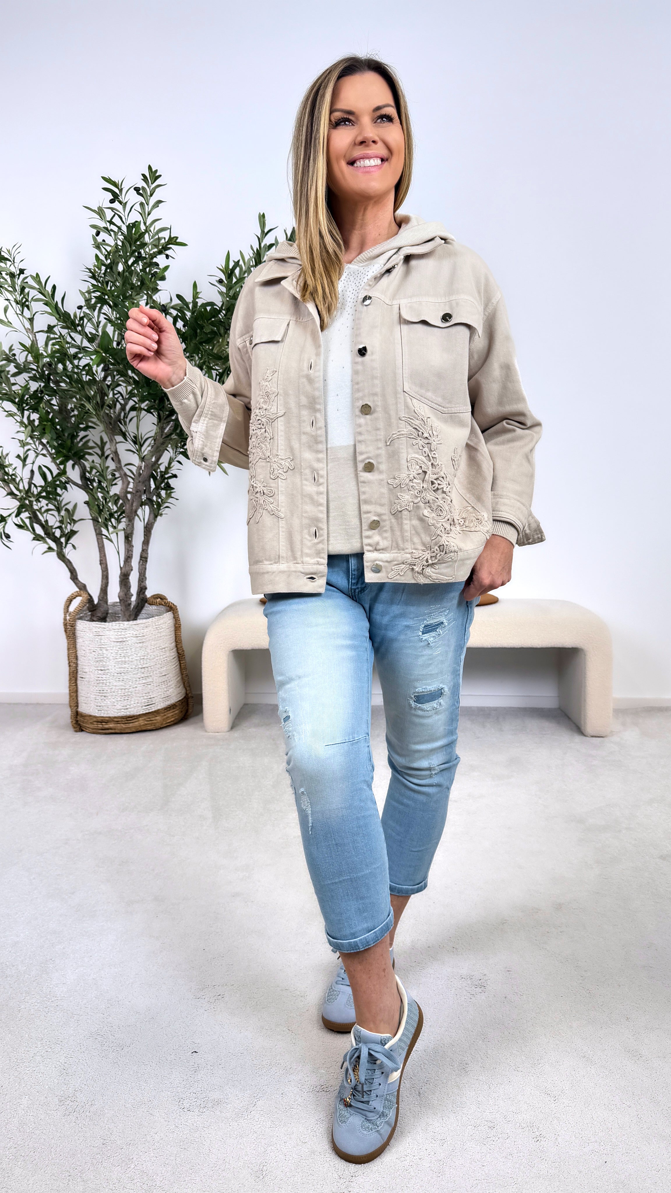 Jeansjacke Luxe Embroidery *Beige*