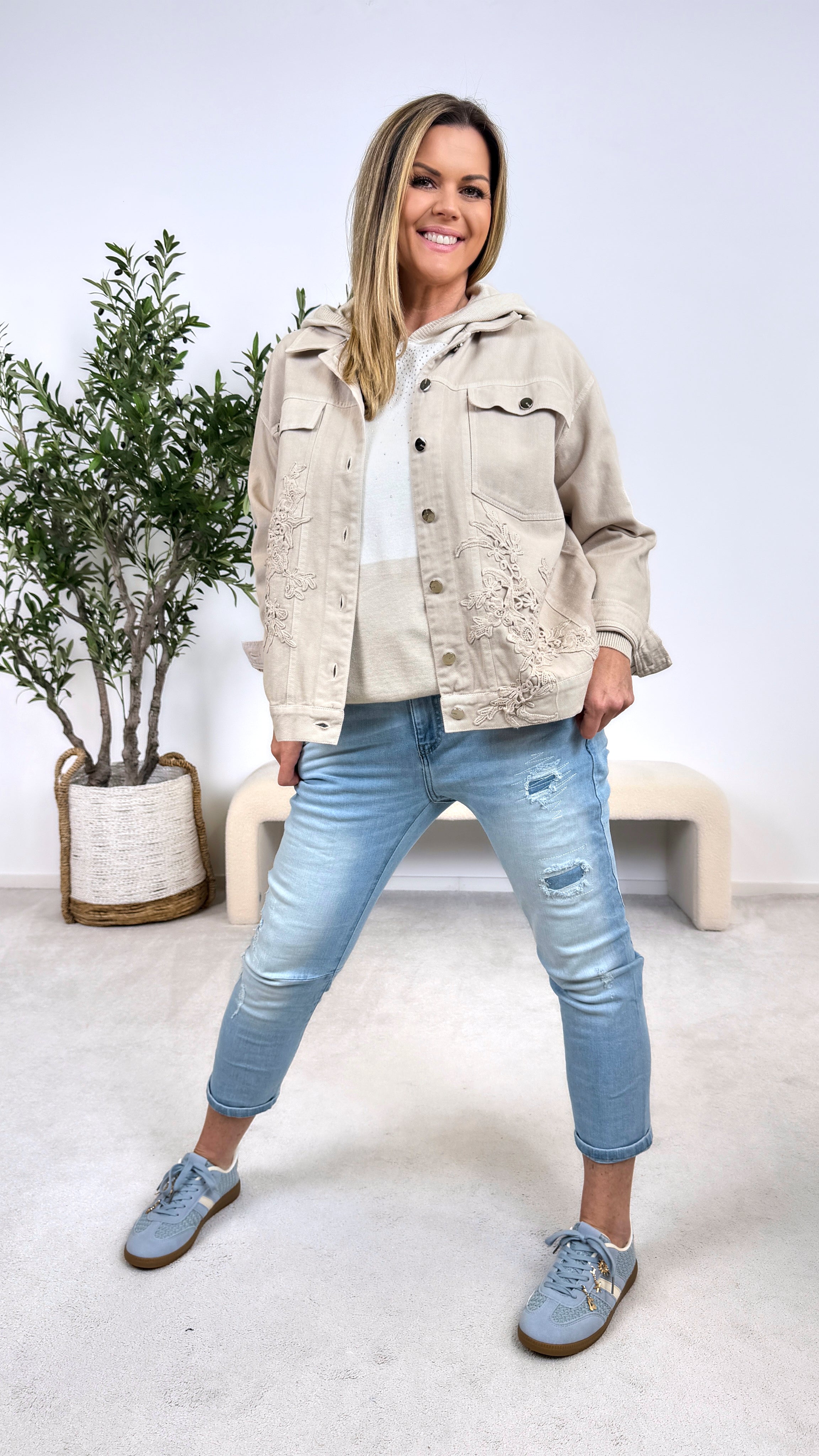 Jeansjacke Luxe Embroidery *Beige*