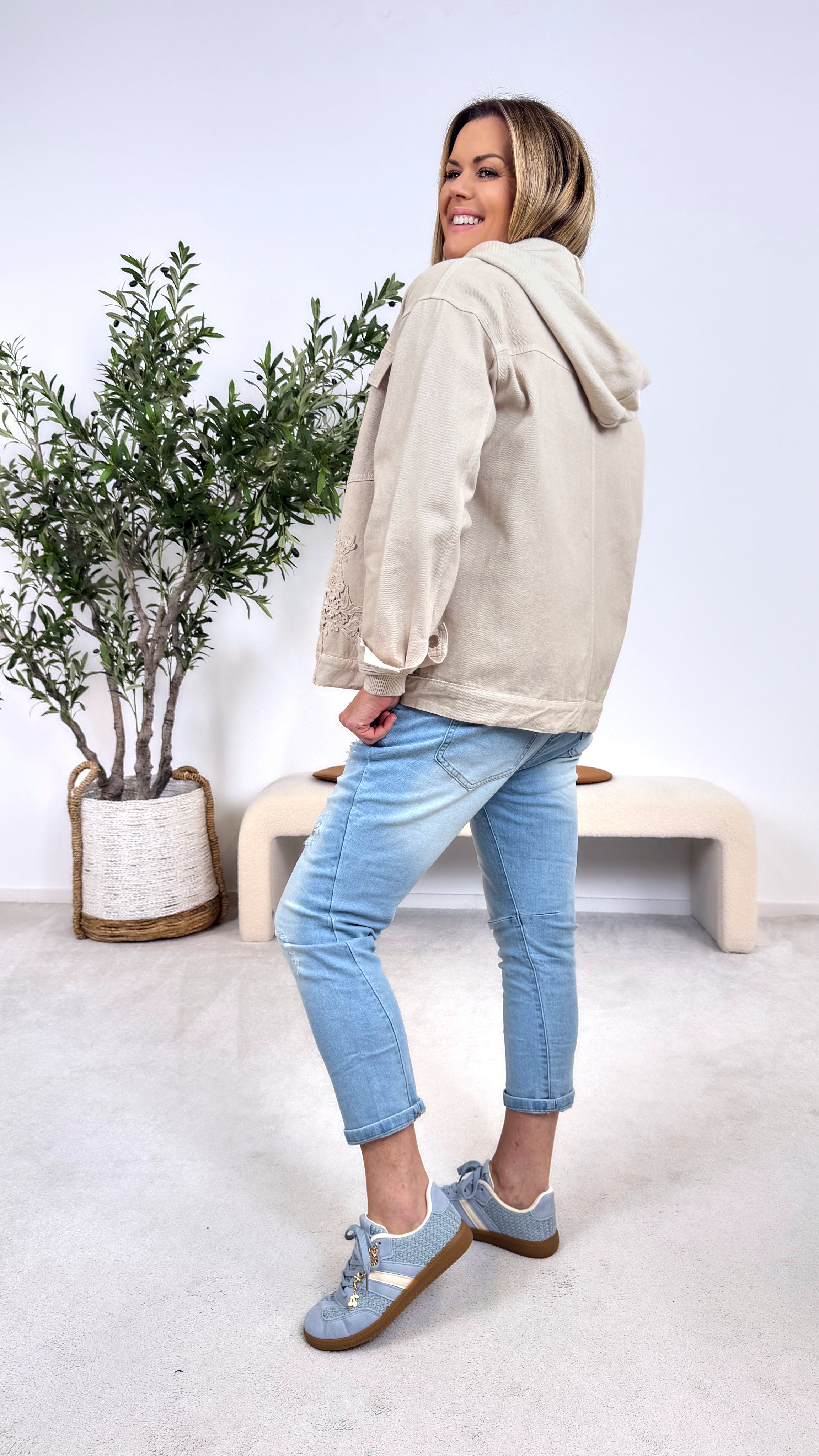Jeansjacke Luxe Embroidery *Beige*
