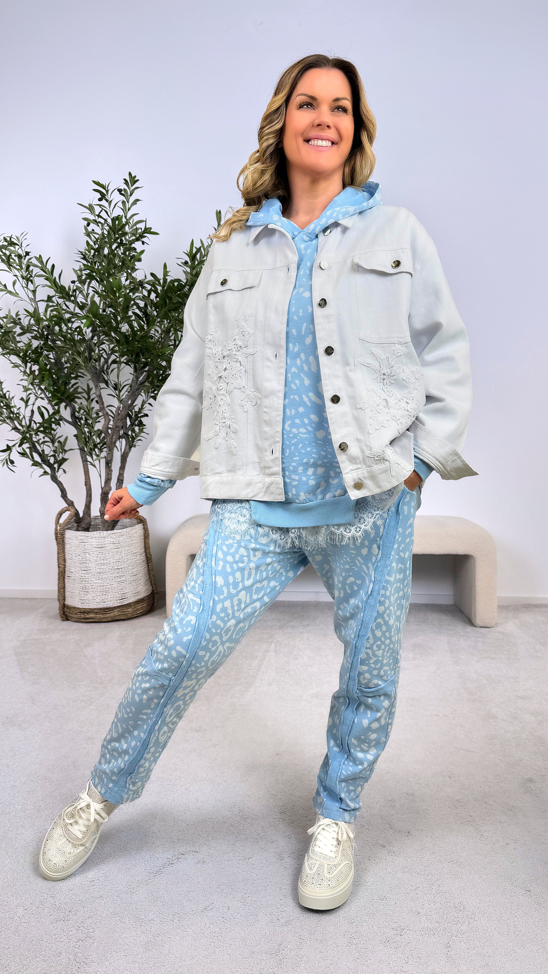 Jeansjacke Luxe Embroidery *Weiß*