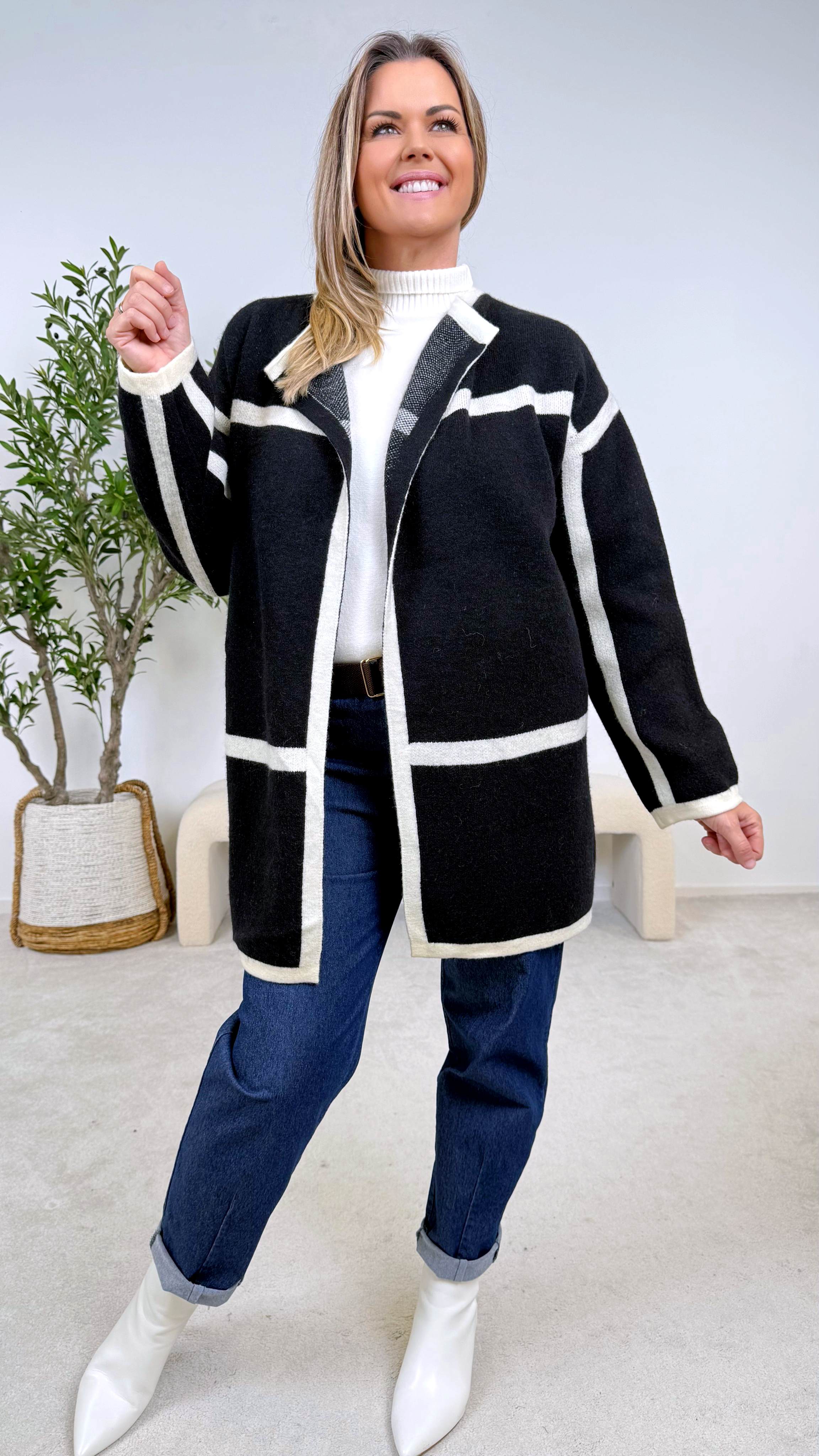 Strickjacke City Lines *Schwarz*