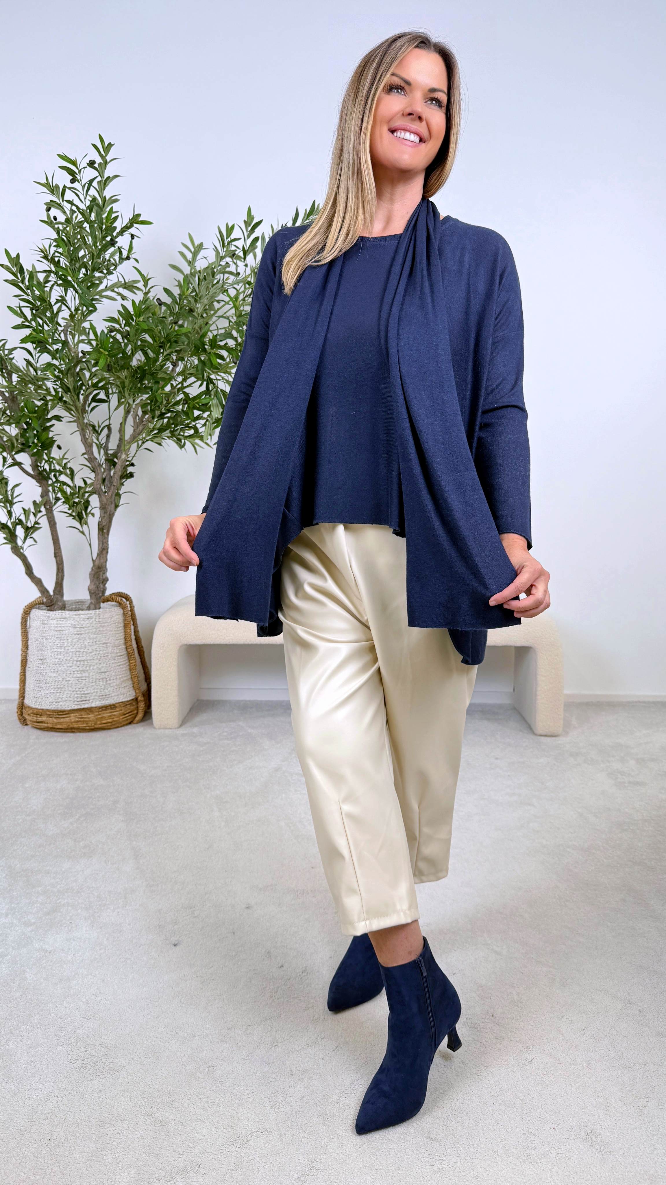 Langarmshirt Classic with Scarf (7 Farben)