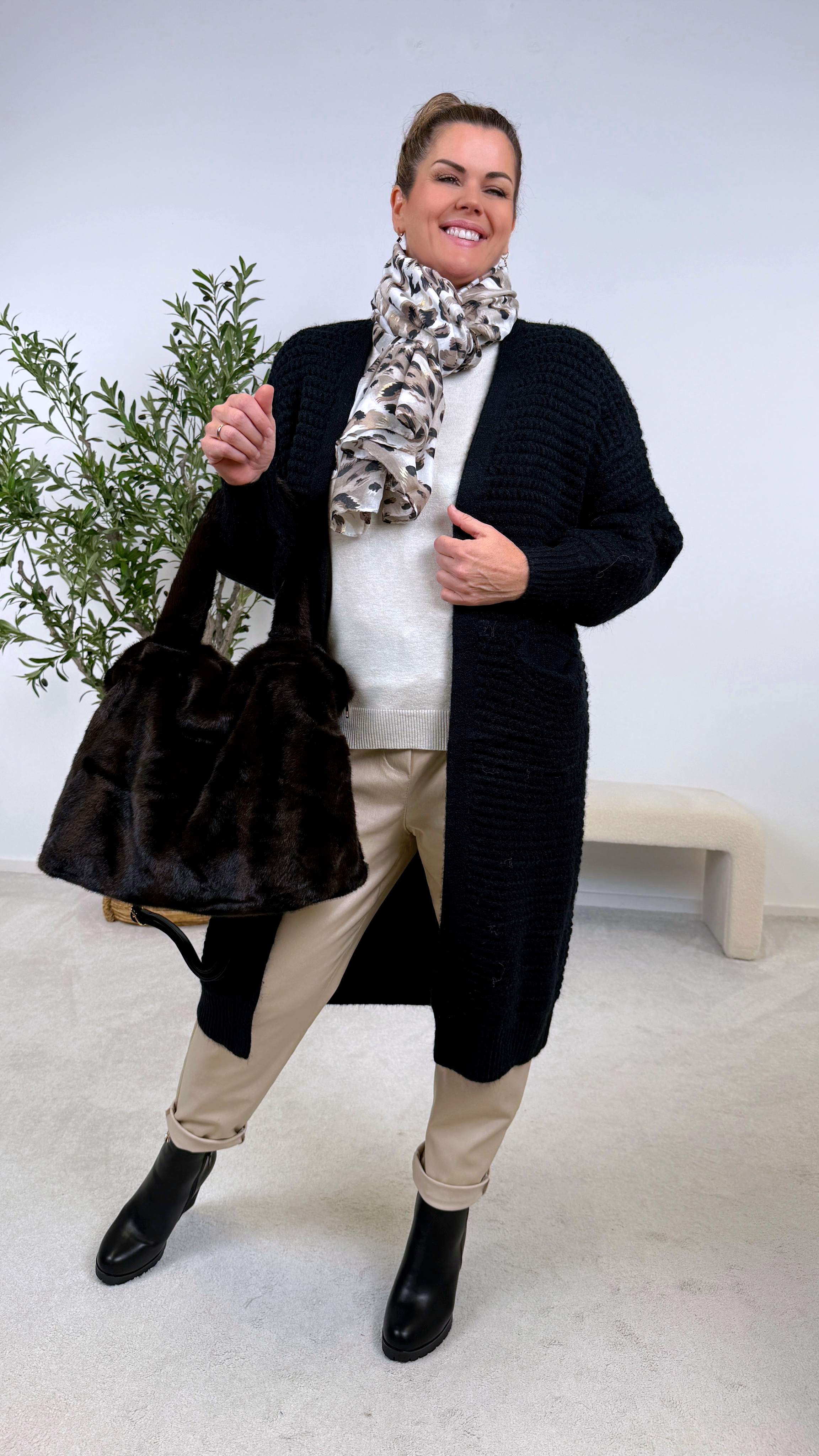 Strickjacke Woolly Vibe *Schwarz*