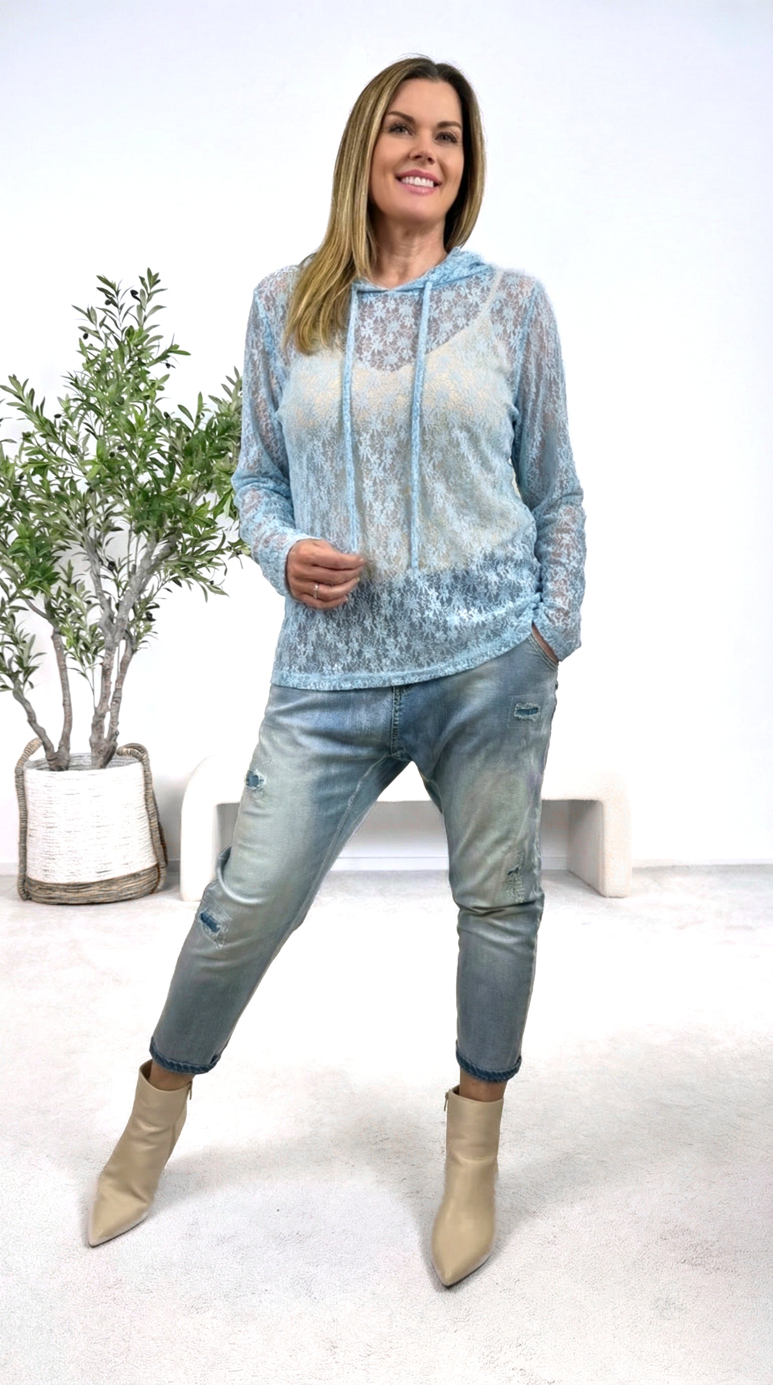 Spitzenshirt Timeless Beauty *Hellblau* (lieferbar ab 25.2.26)