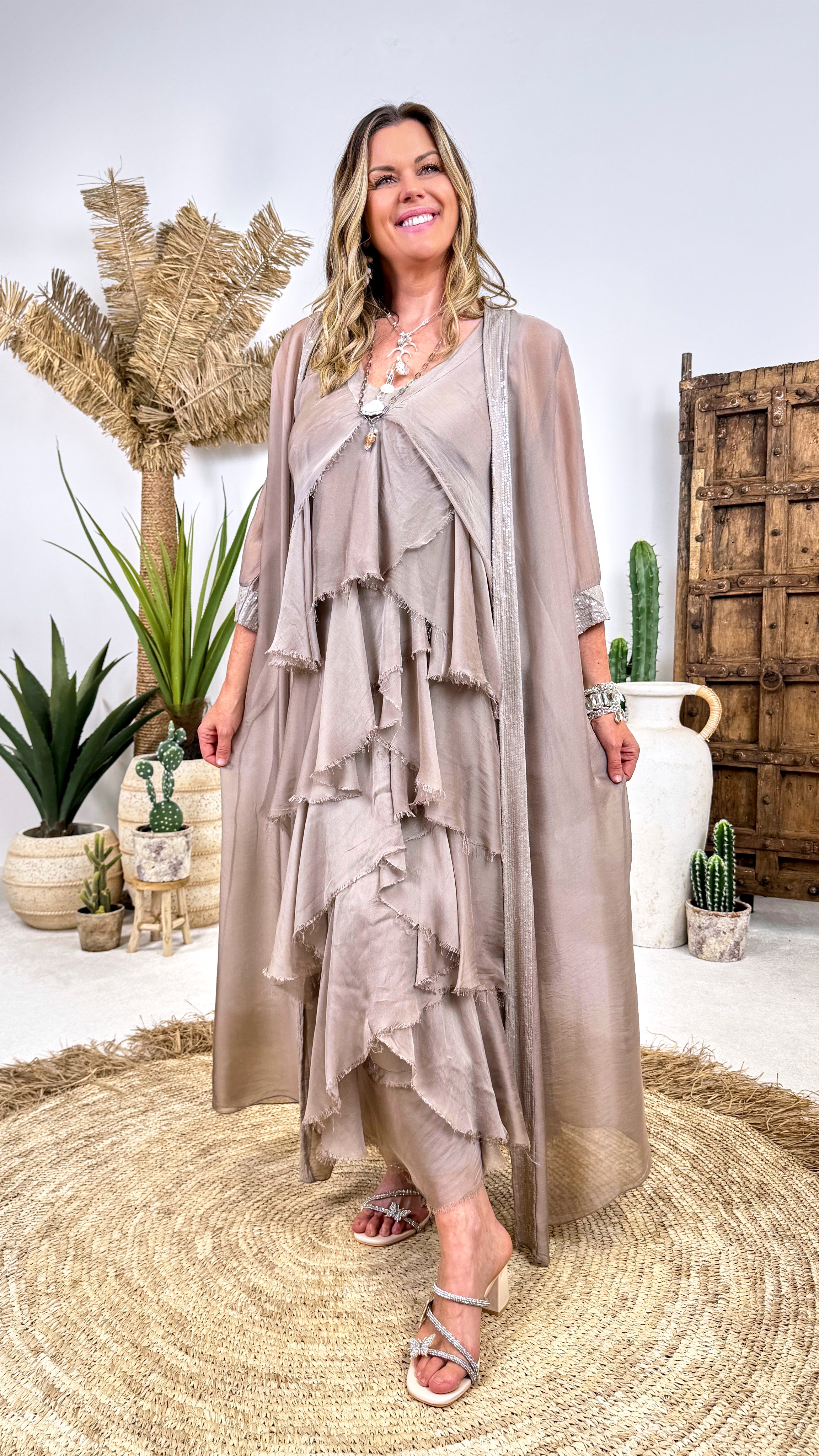 Langes Kleid Ruffle Love *Taupe*