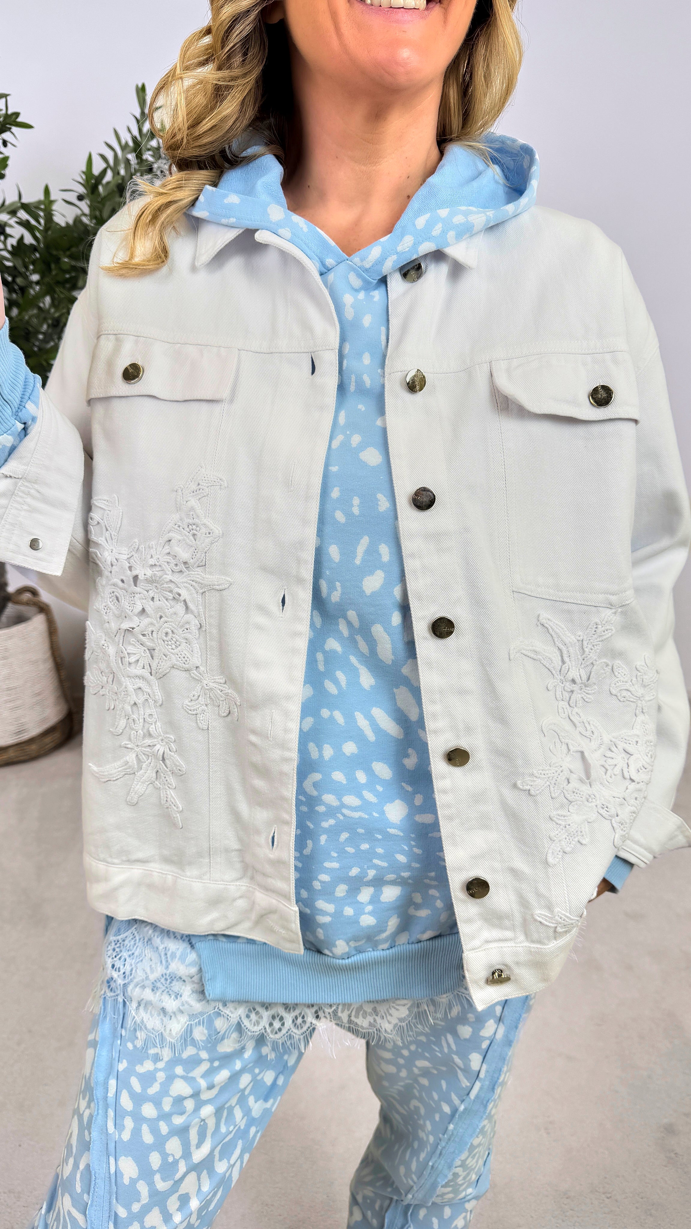 Jeansjacke Luxe Embroidery *Weiß*