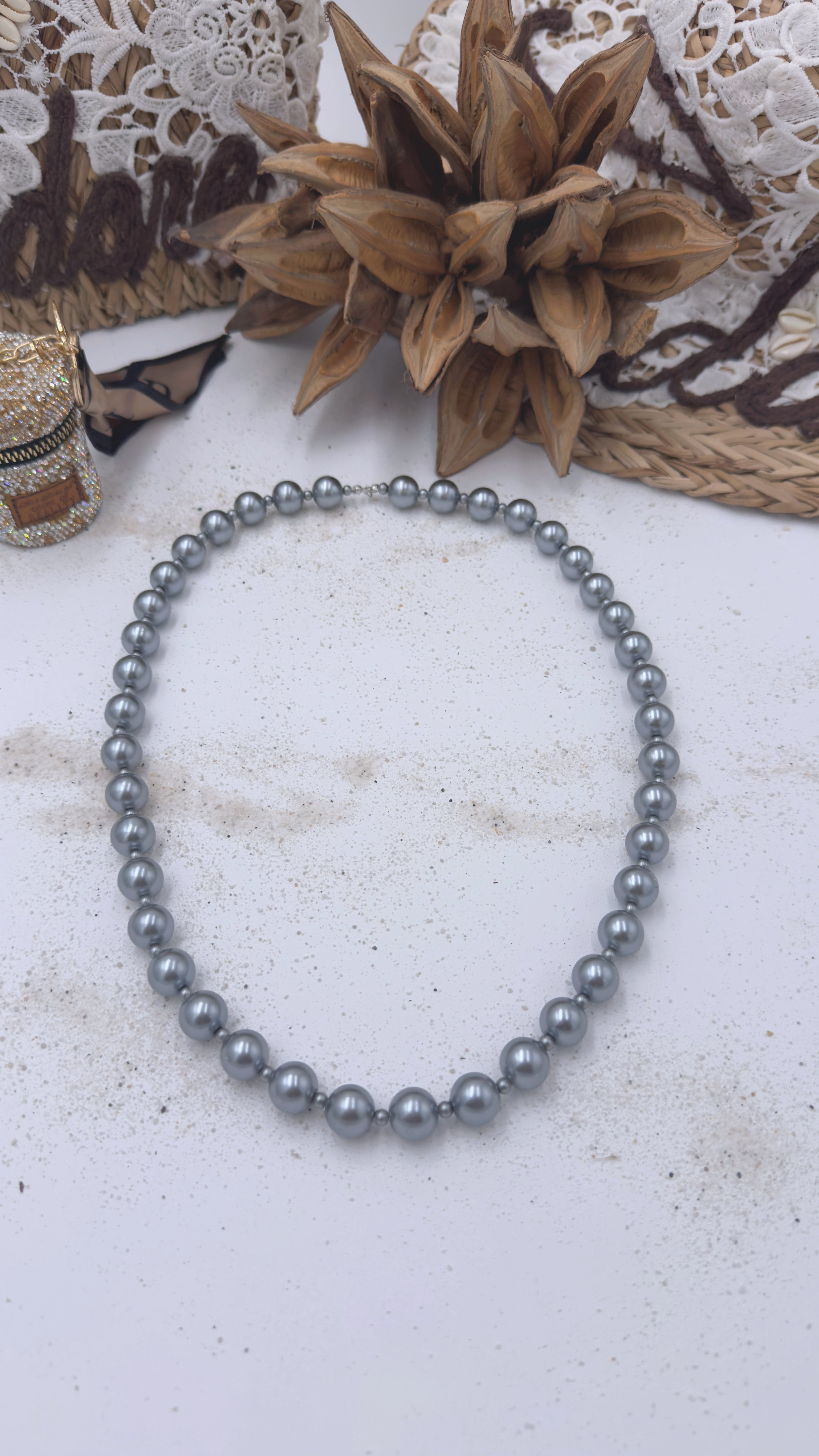 Pearl Necklace Cool Grey
