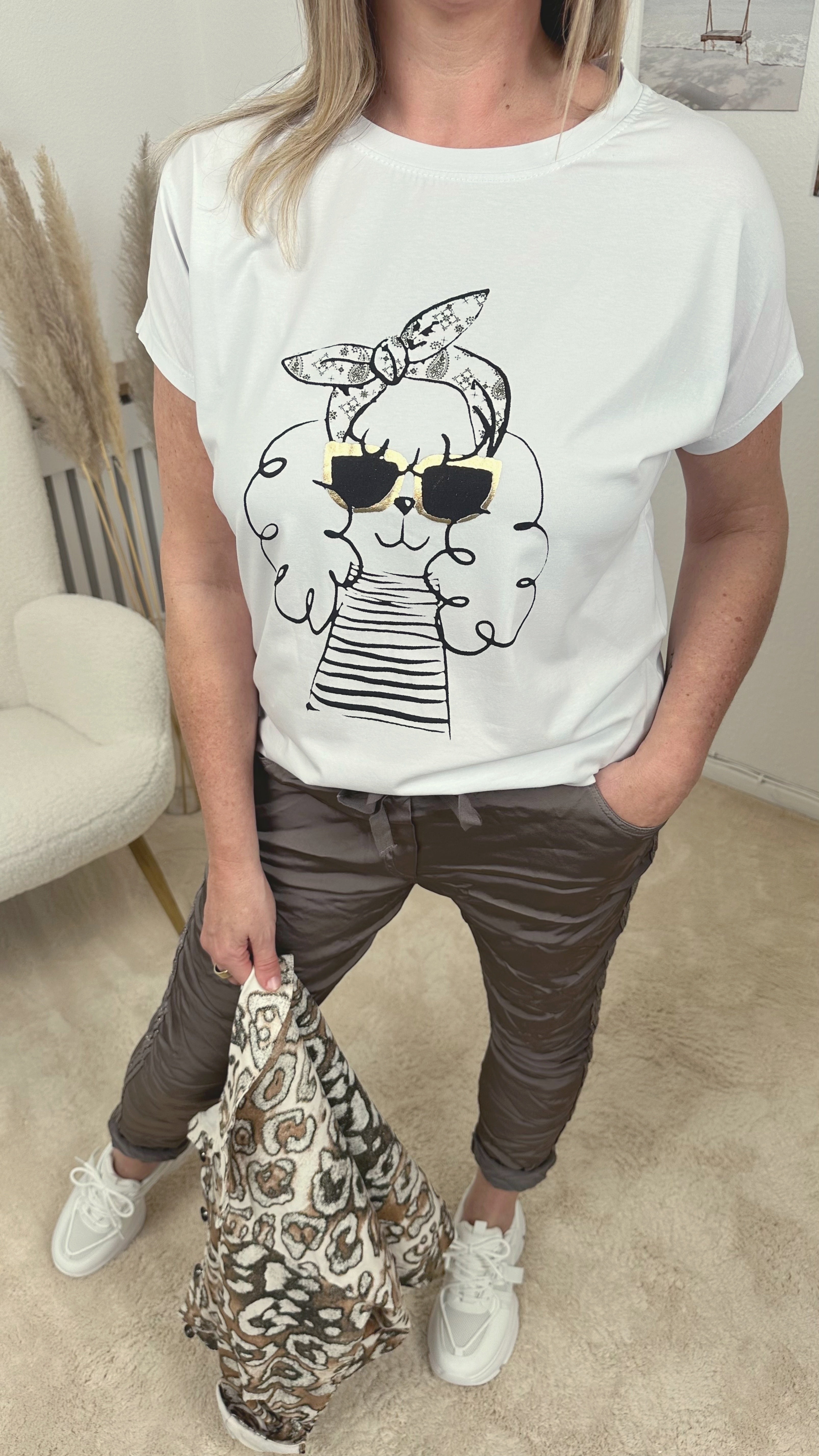 T-Shirt Poodle With a Bow
