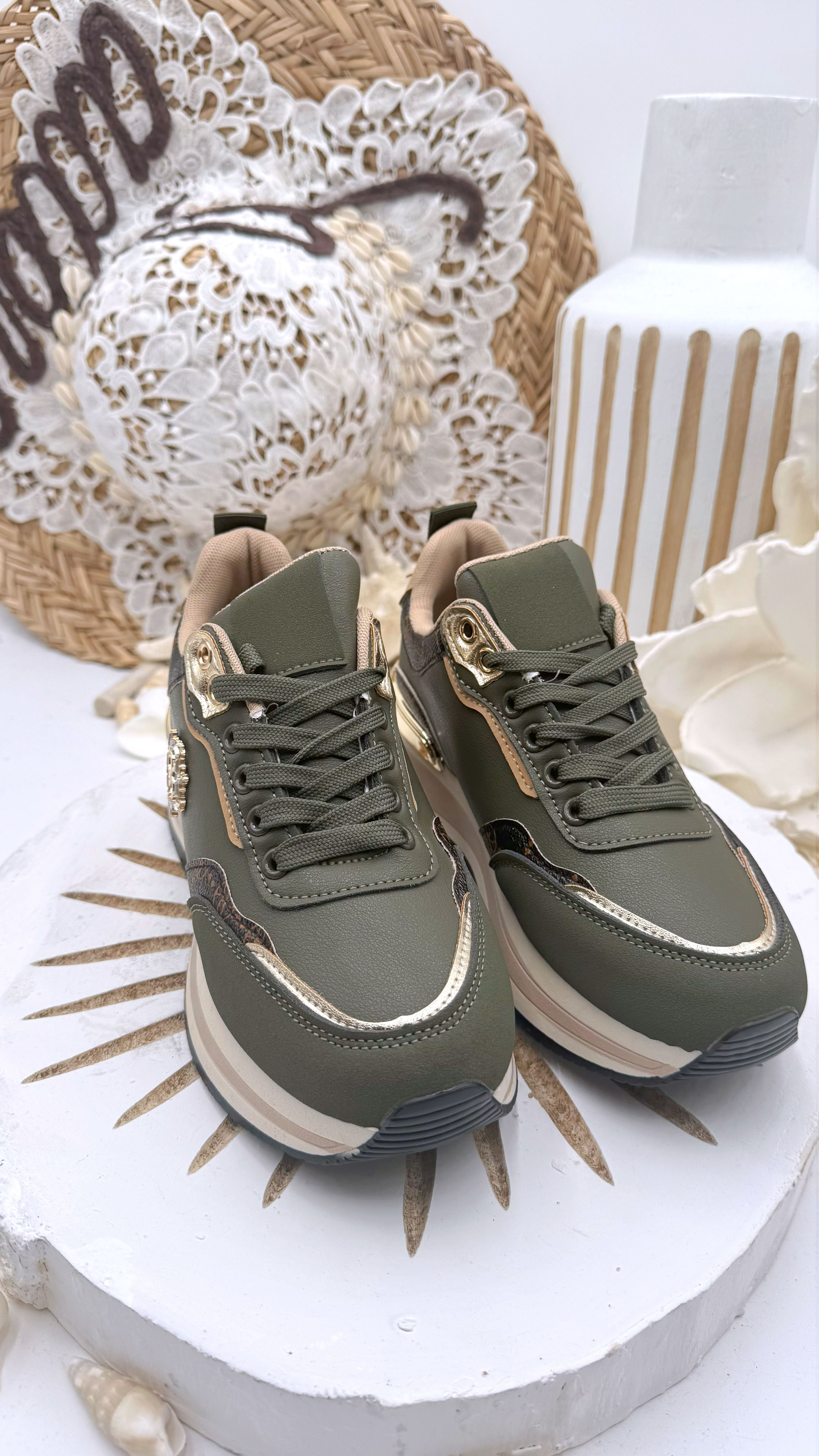 Sneaker Luxe Badge *Khaki* - Power of Princess