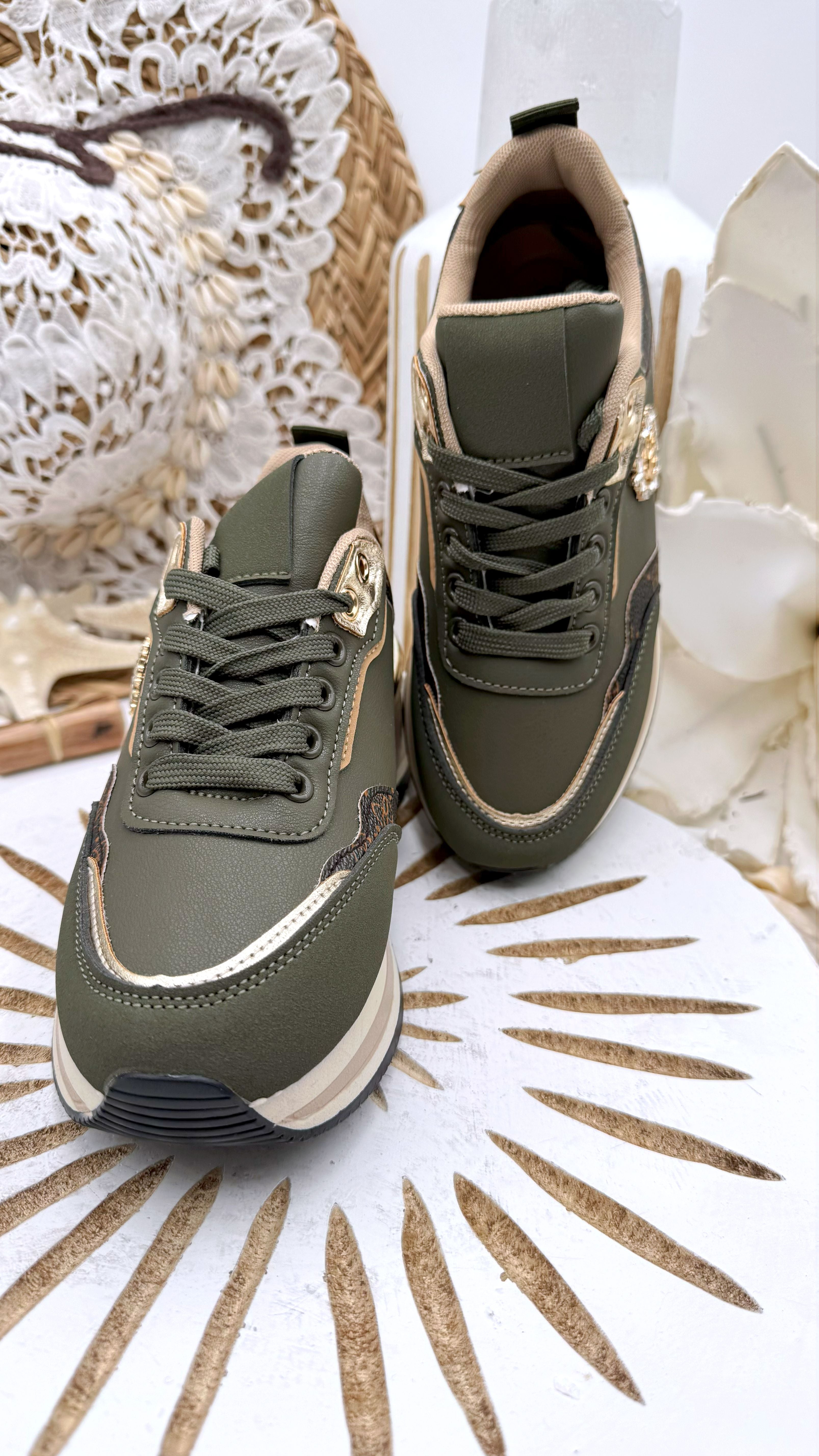 Sneaker Luxe Badge *Khaki* - Power of Princess