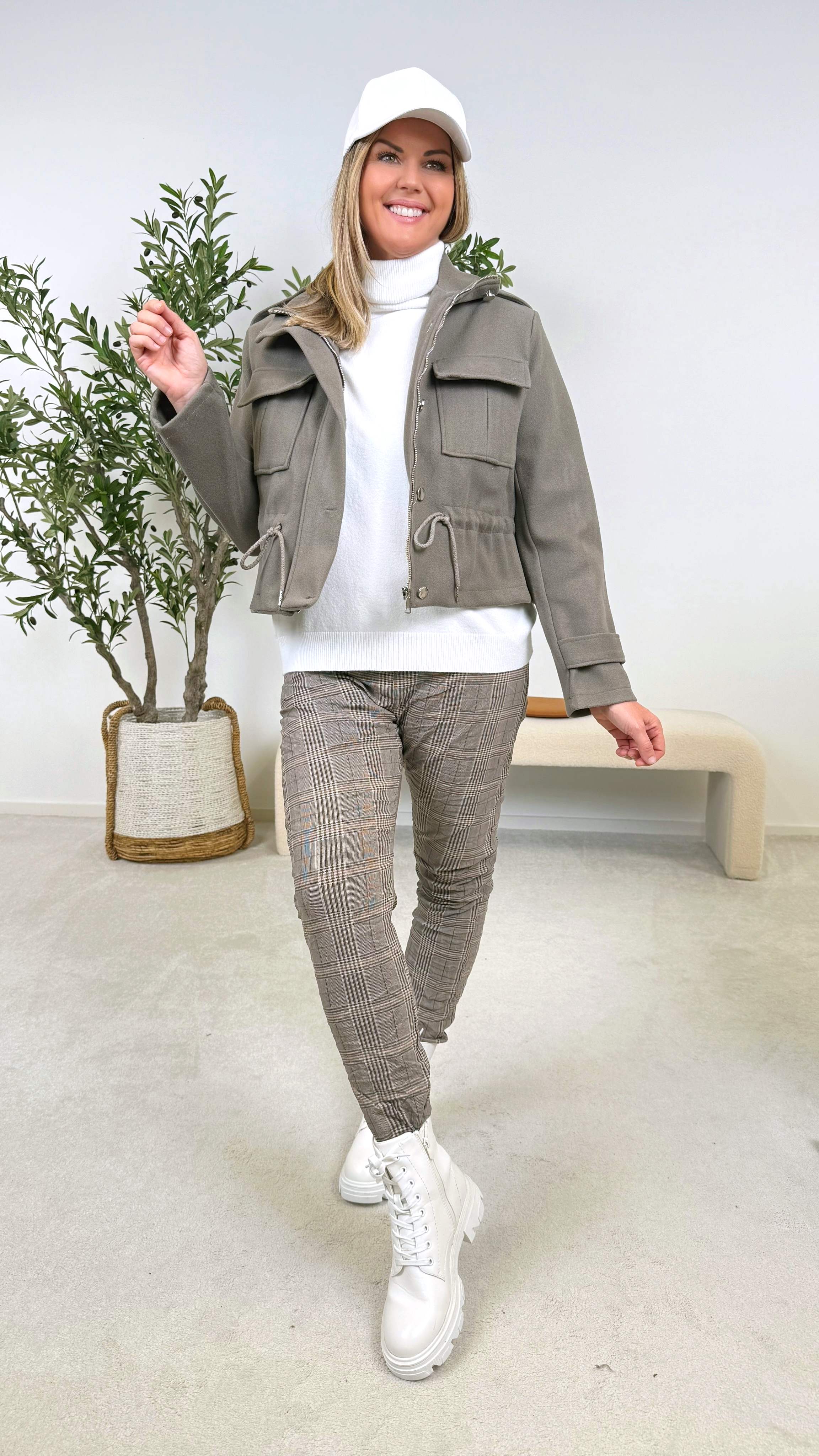 Kurze Jacke Strong Chic *Taupe*