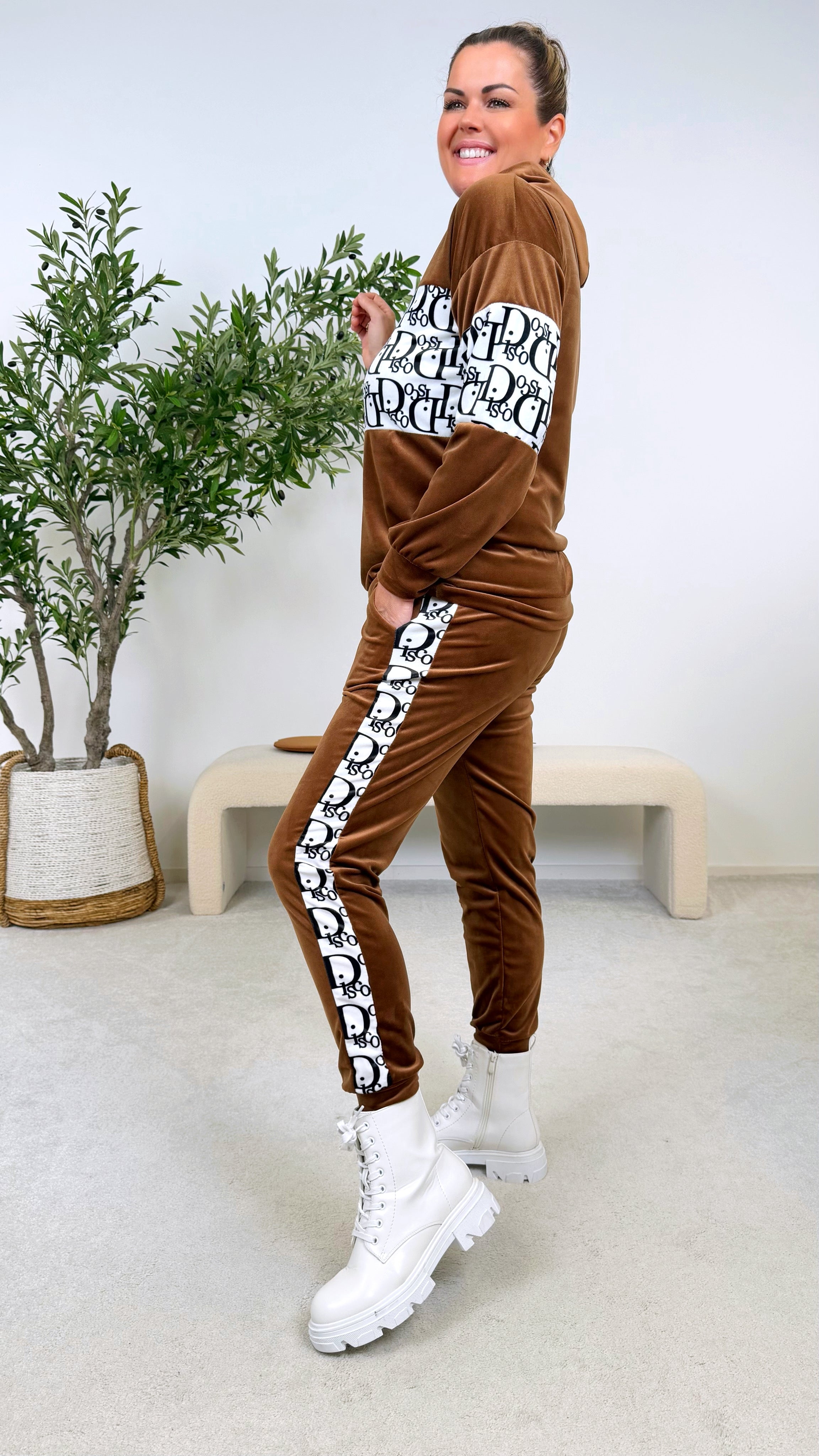 Hoodie Glam Script *Camel*