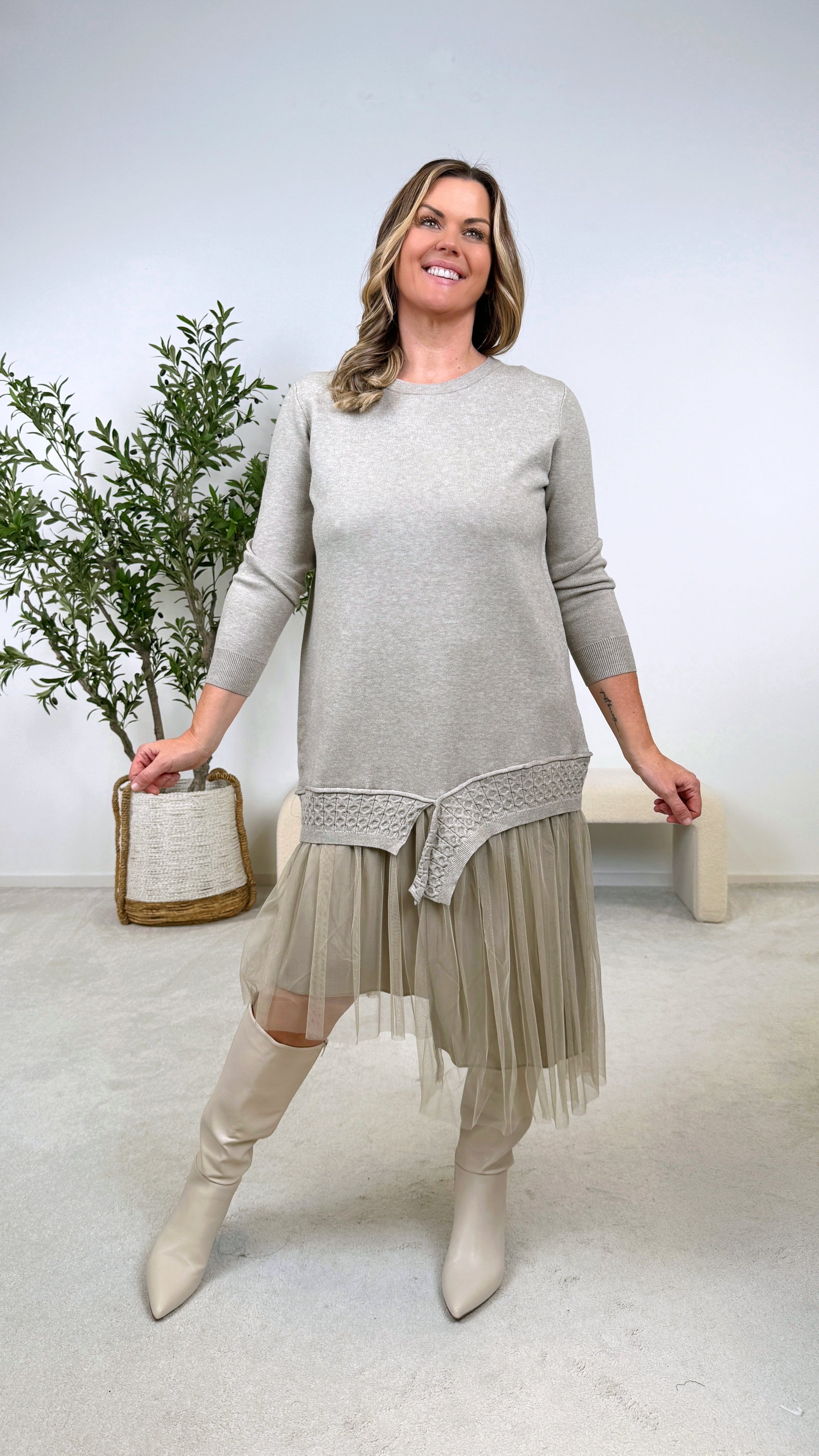 Kleid Tulle Whisper *Taupe* US-3116