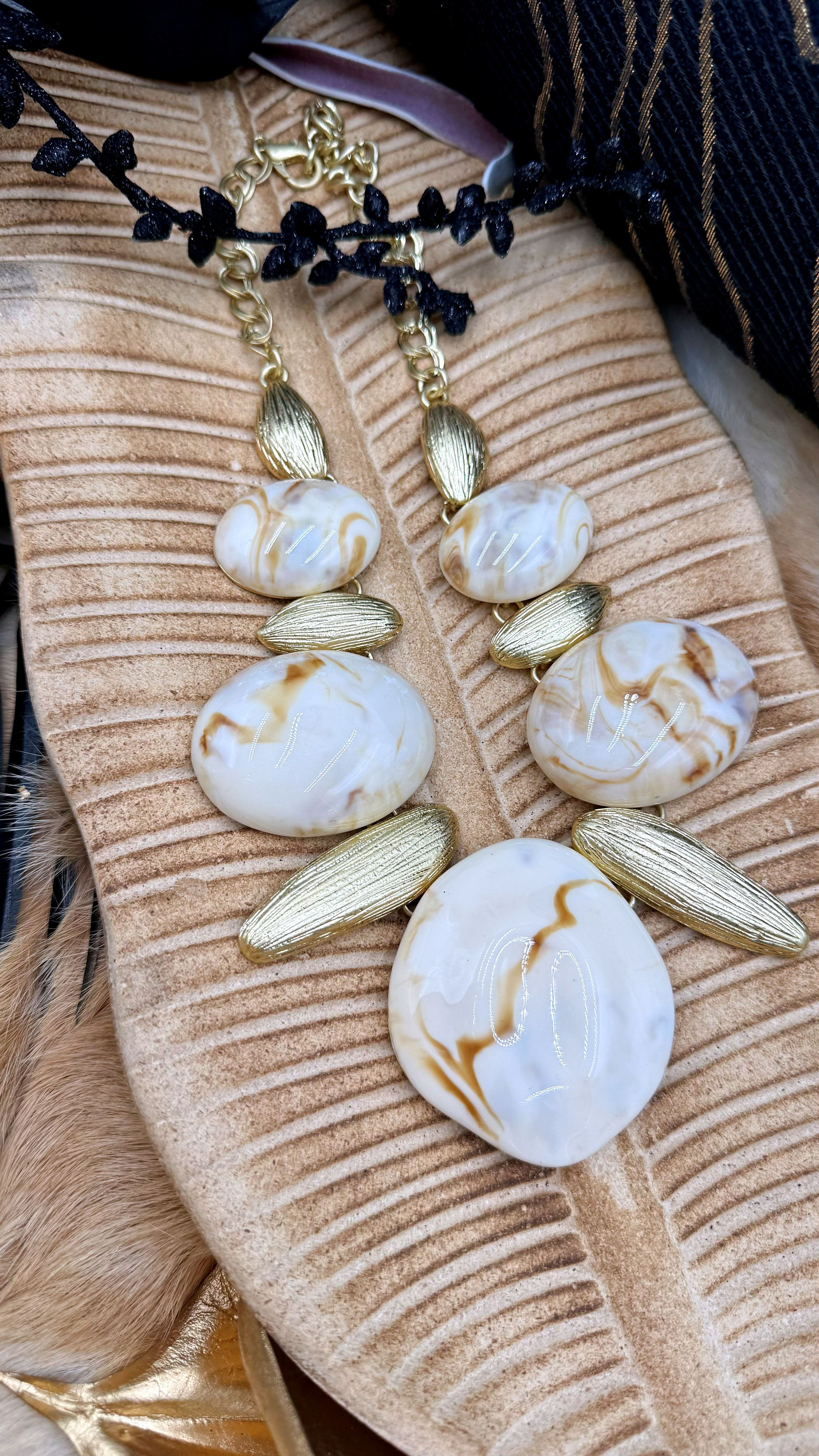 Halskette Majestic Flow *Beige*