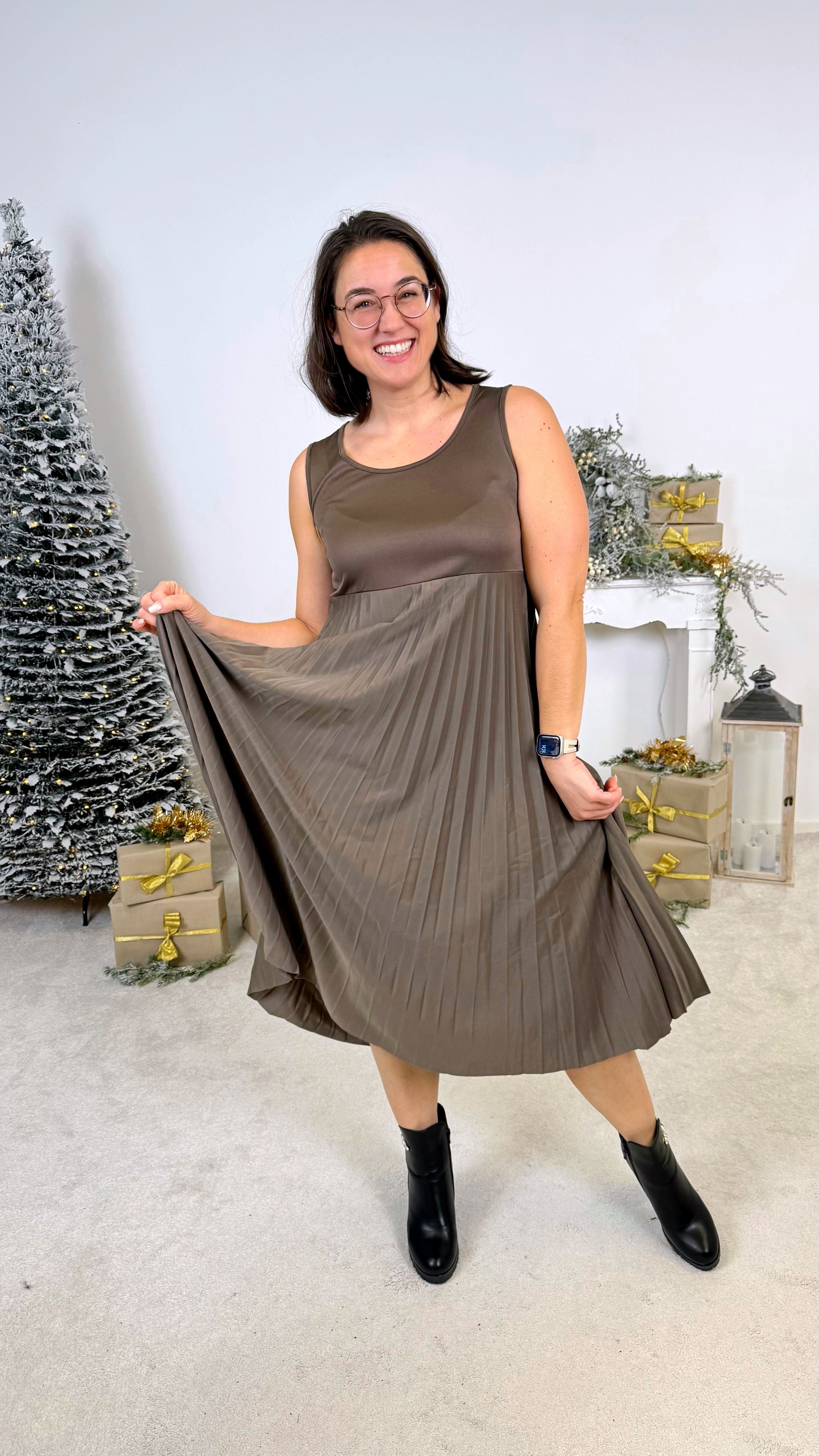 Kleid Elegant Motion *Taupe* Q9