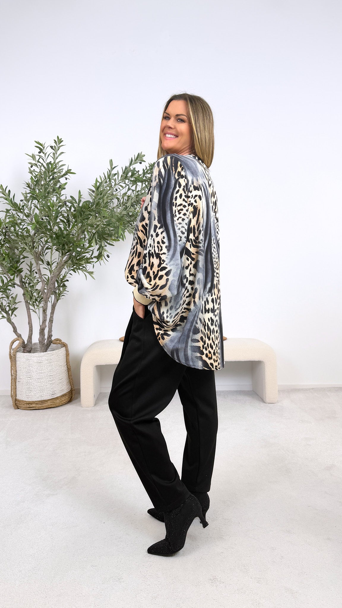 Blusenshirt Animal Muse *Schwarz*