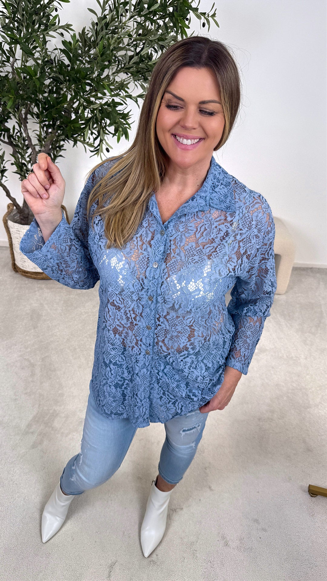 Spitzenbluse True Feminine *Jeansblau*