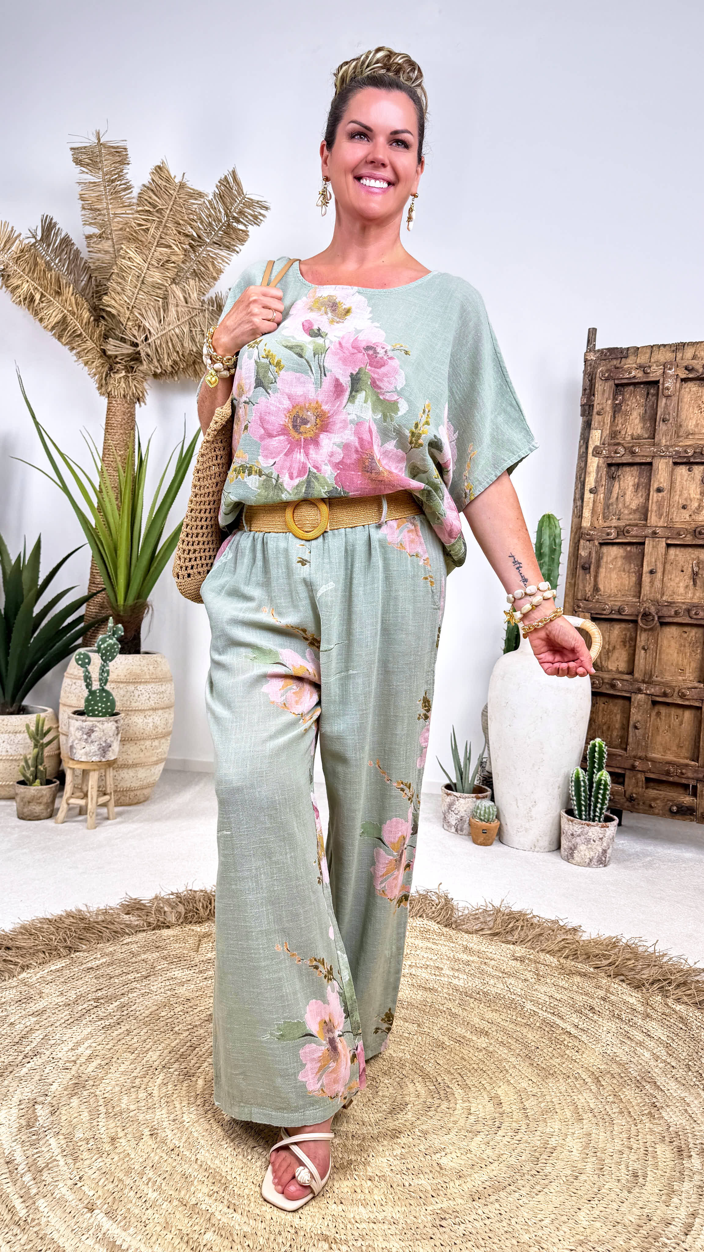 Blusenshirt Flower Statement
