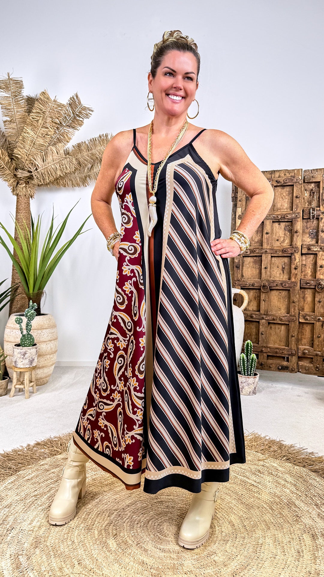 Langes Kleid Satin Glow *Schwarz*