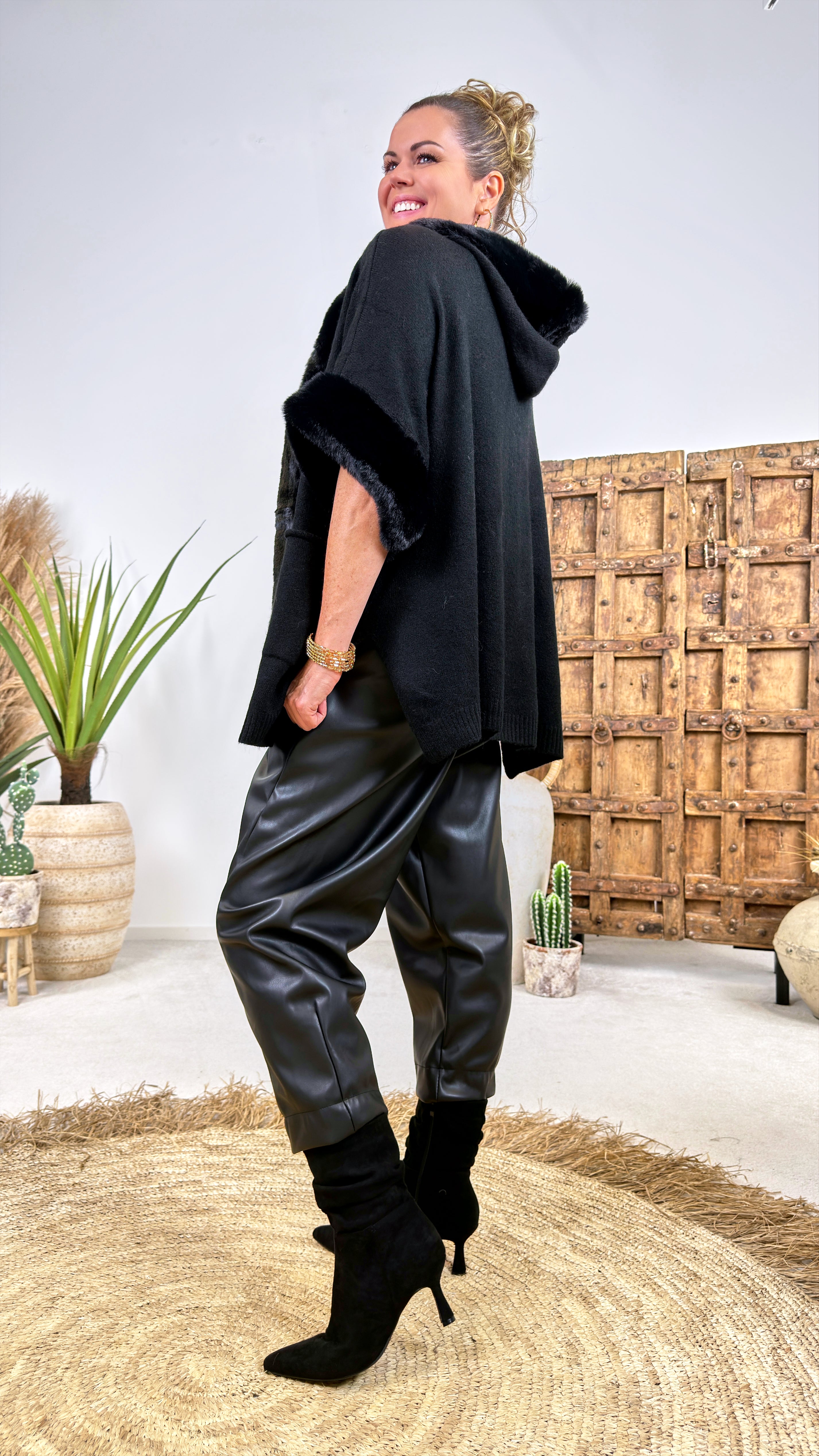 Strick-Cardigan Vellichor *Schwarz*