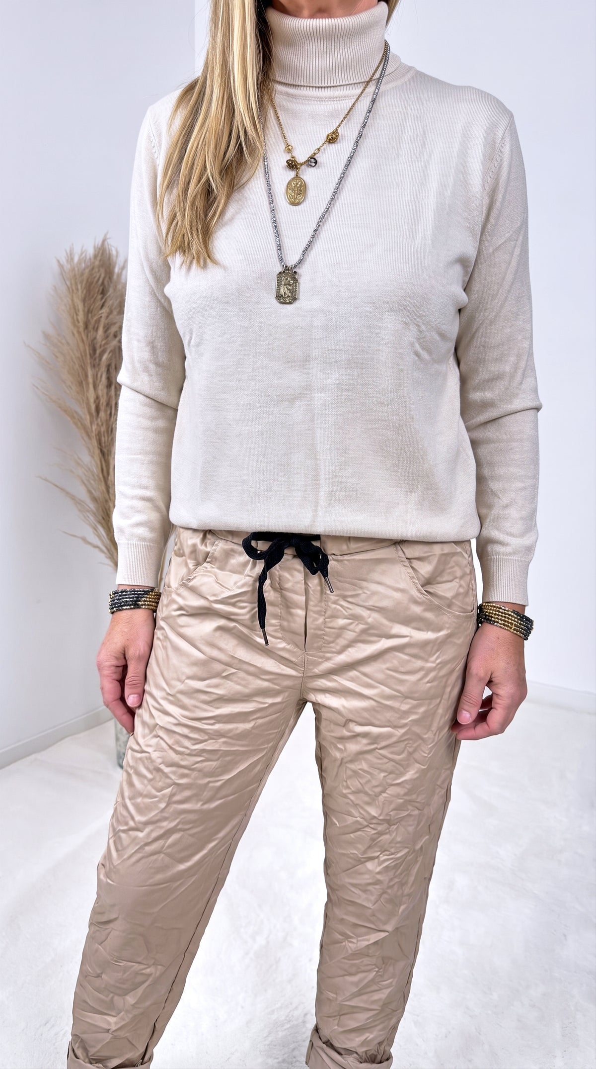 Dünner Rollkragenpullover Velory *Beige*