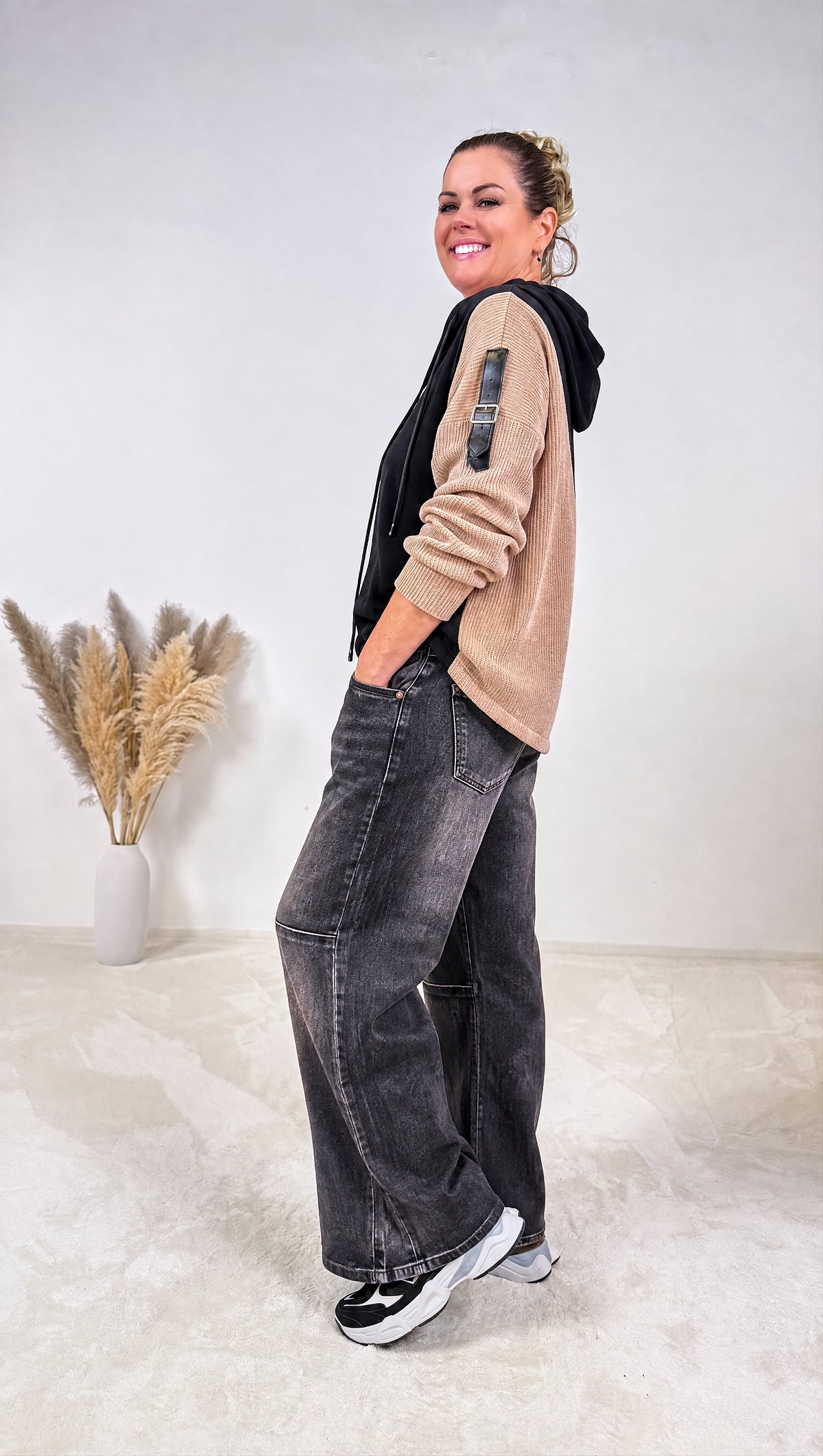 Hoodie Smokey Oak *Schwarz/Camel*