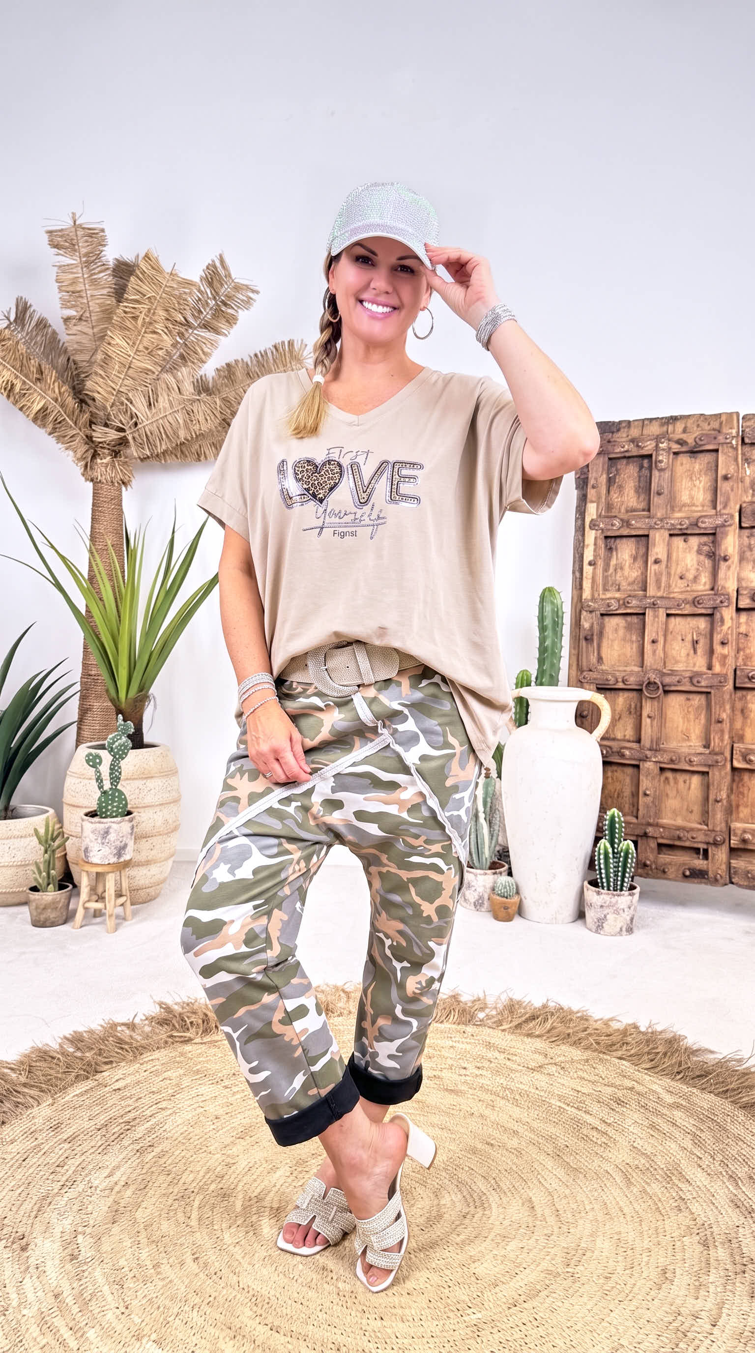 T-Shirt Love Yourself *Taupe*