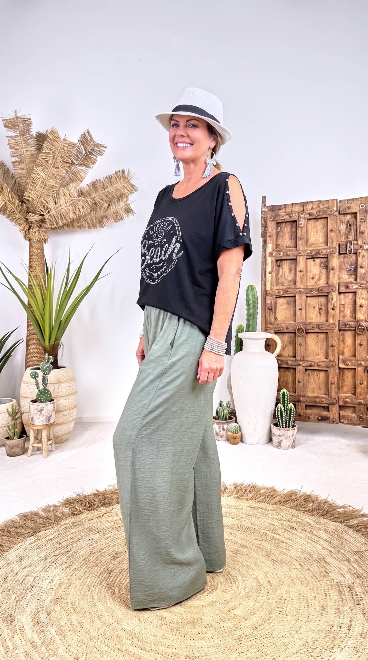 T-Shirt Life Is A Beach *Schwarz*