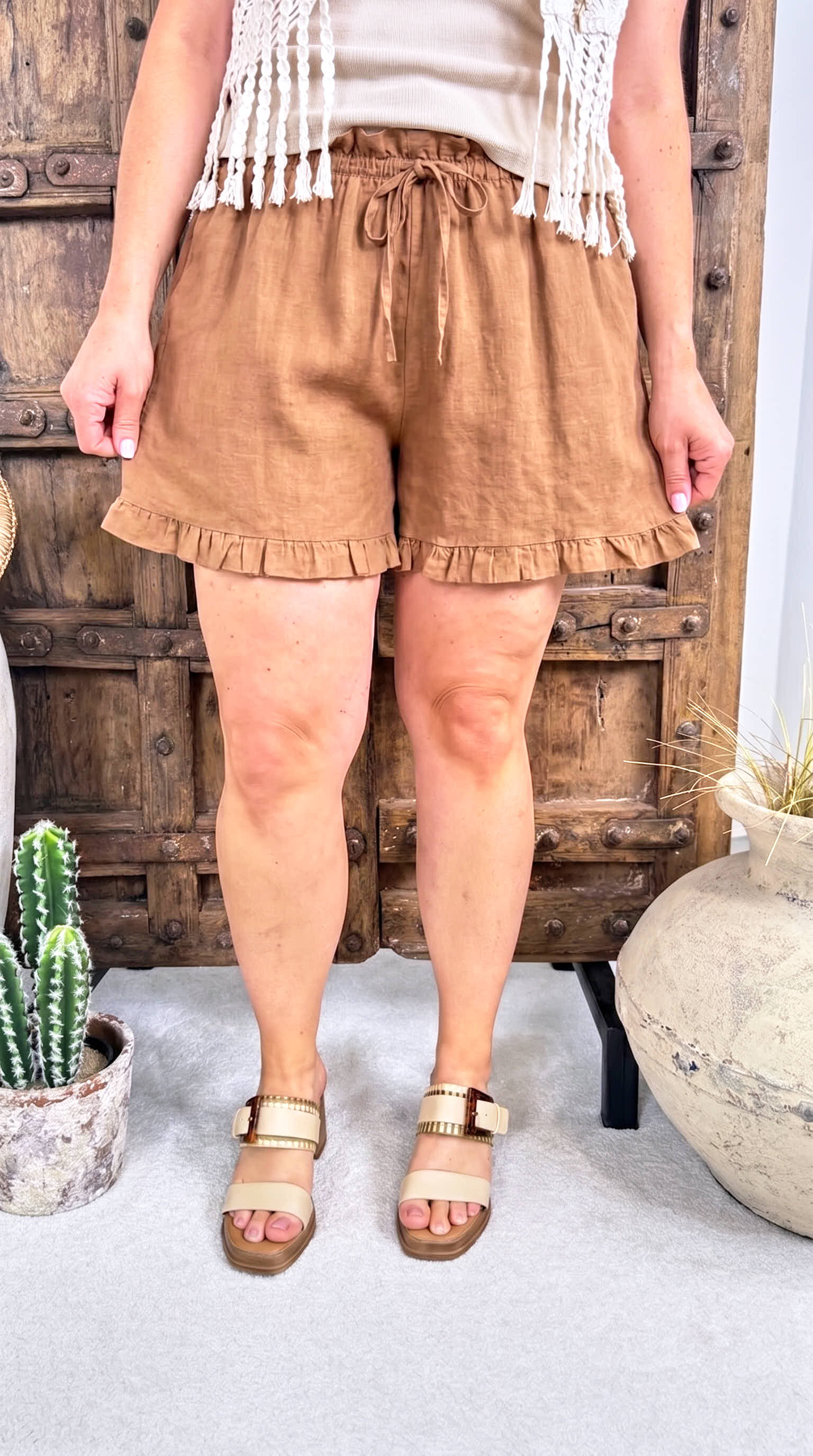 Kurze Leinenhose Soft Volant *Camel*