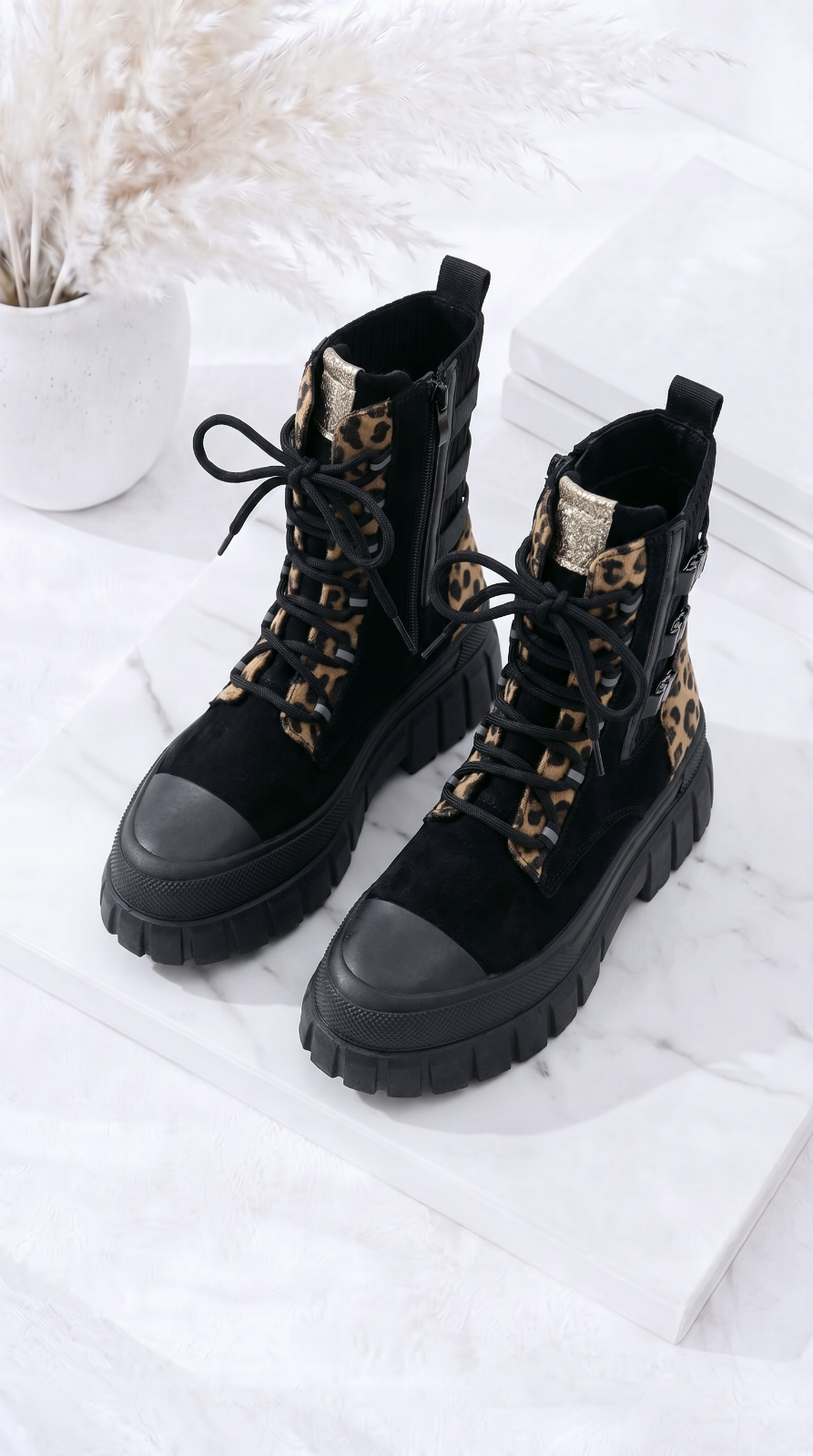 High Sneaker Power Street