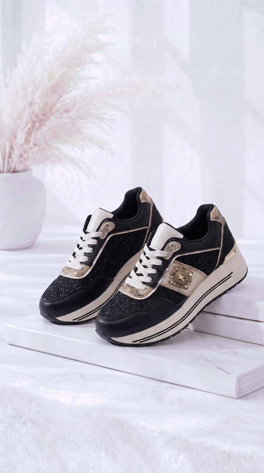 Sneaker Solstice Brooch *Schwarz*
