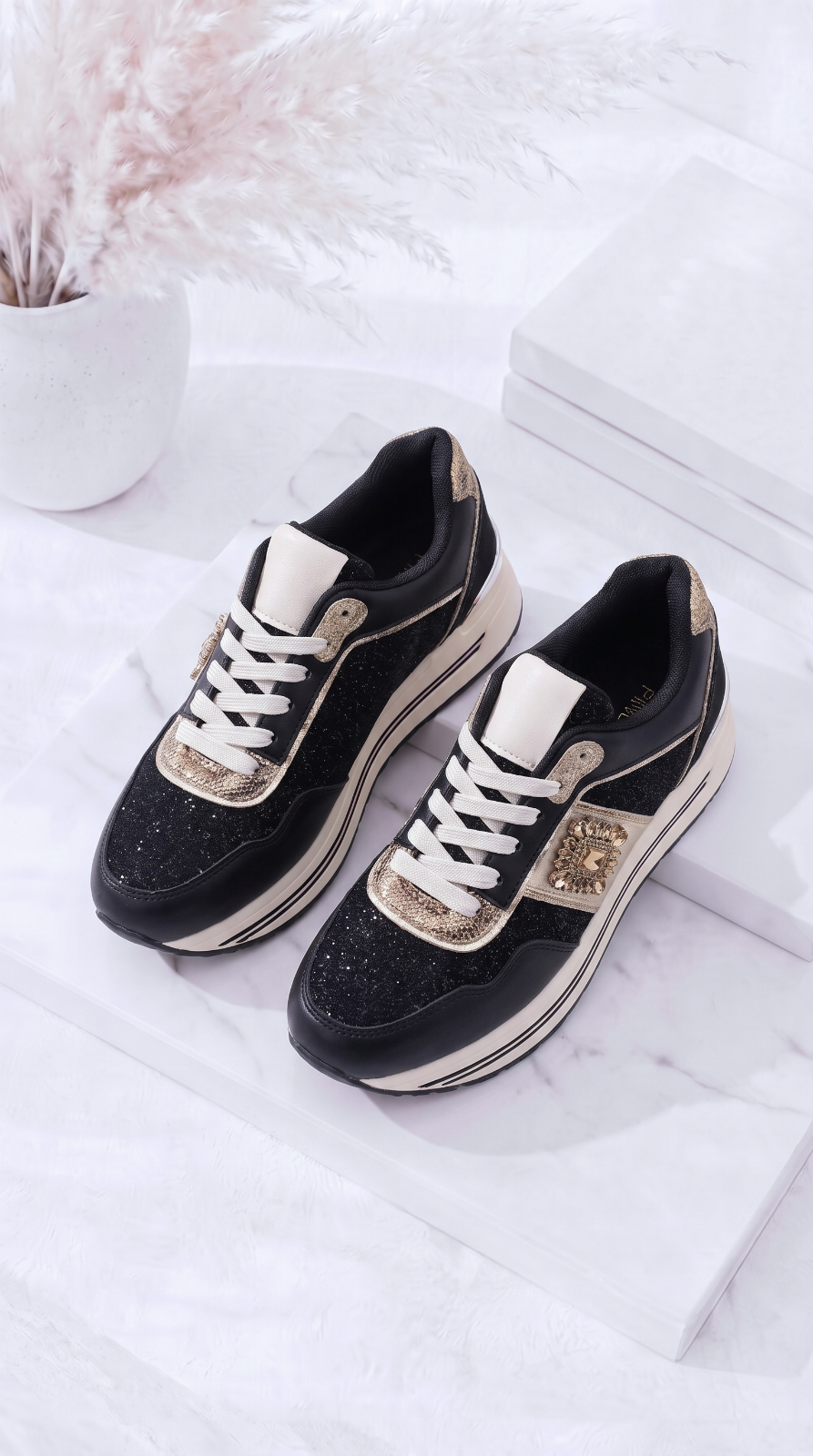 Sneaker Solstice Brooch *Schwarz*