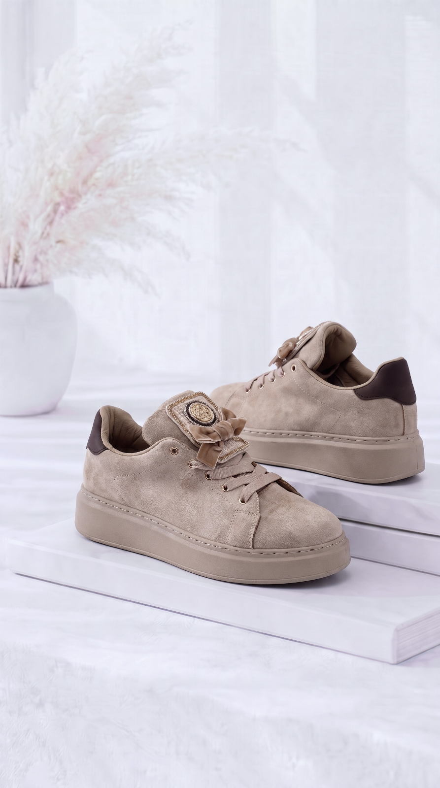 Sneaker Medaillon Luxe *Beige*