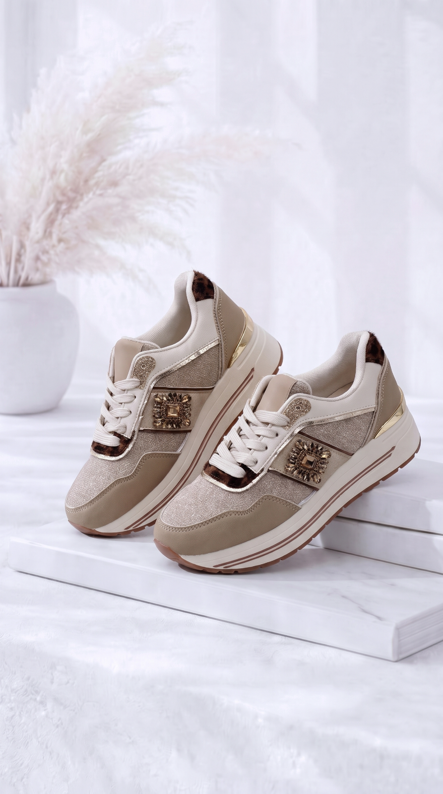Sneaker Solstice Brooch *Beige*