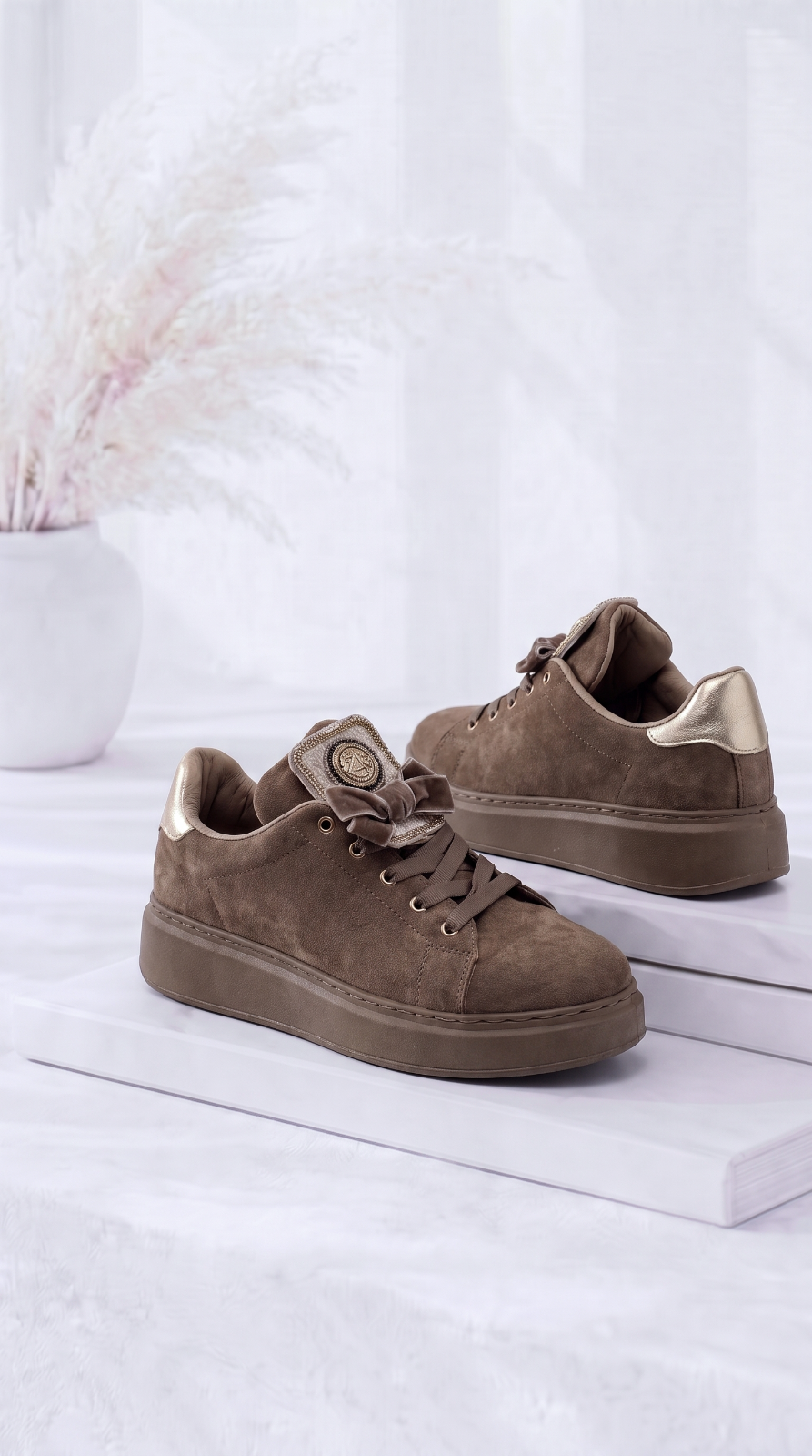 Sneaker Medaillon Luxe *Taupe*