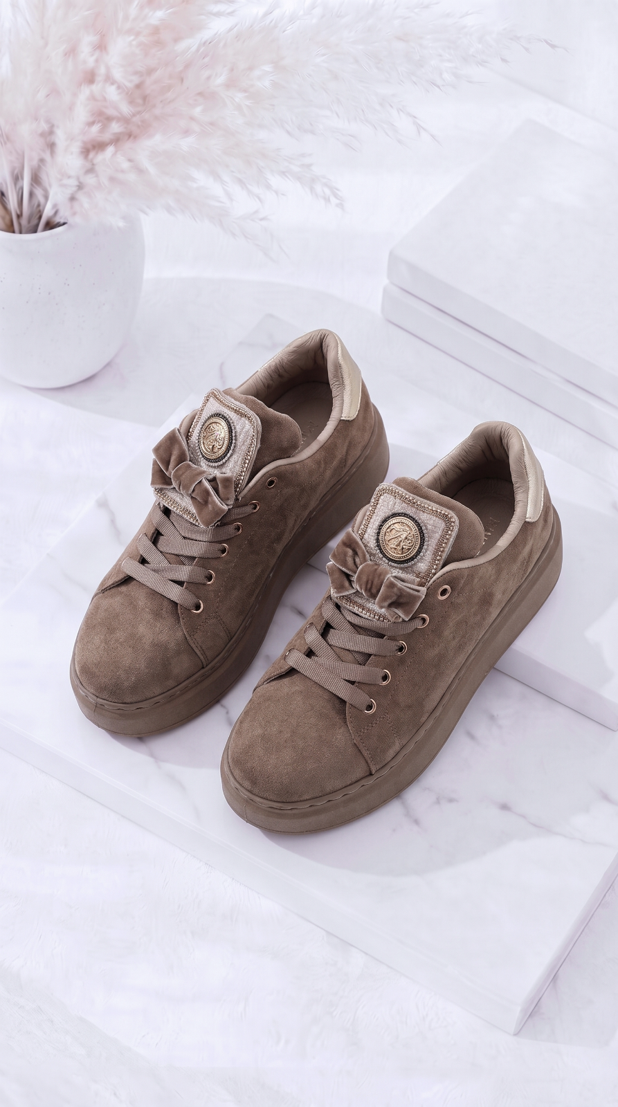 Sneaker Medaillon Luxe *Taupe*