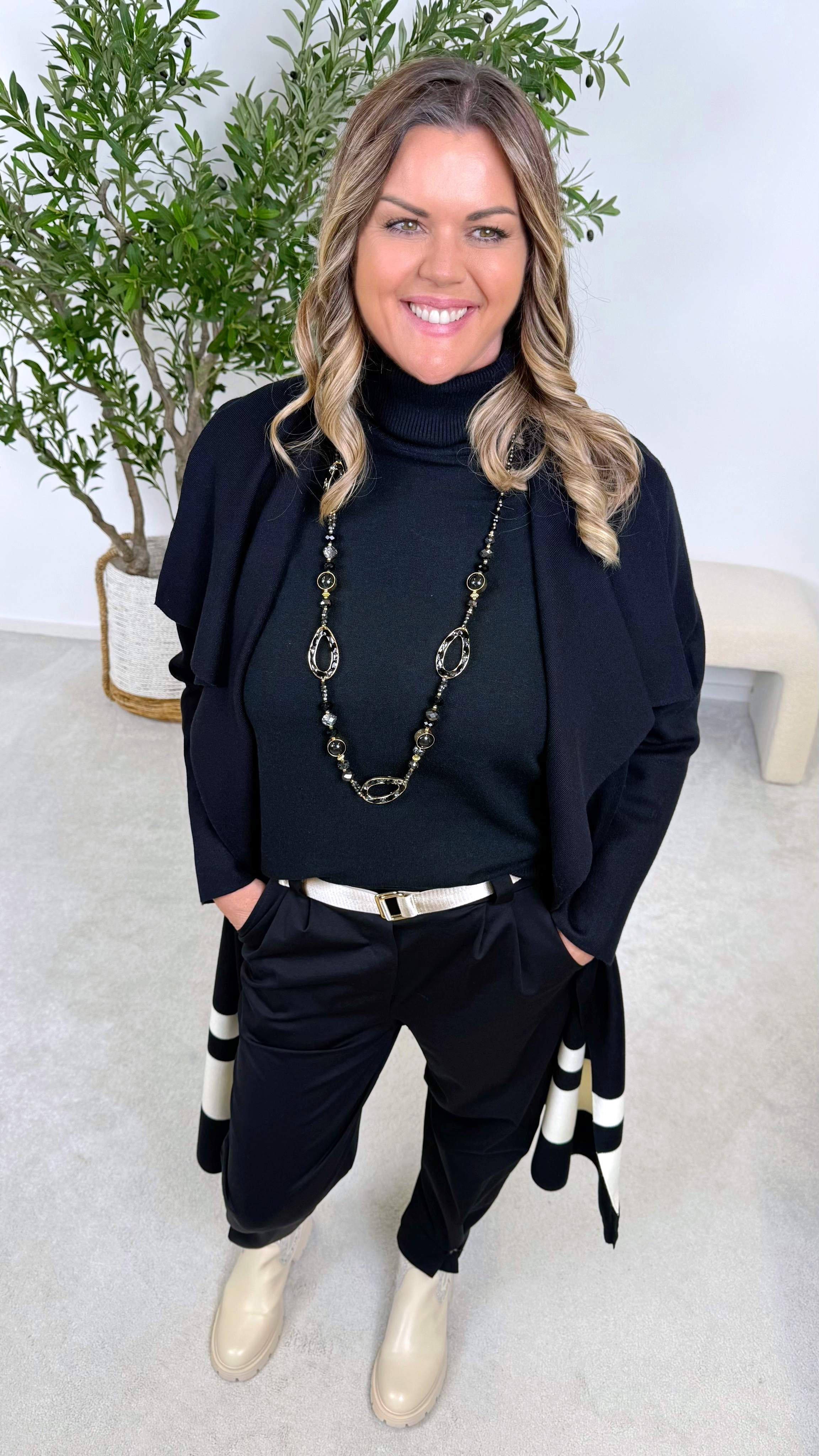 Strickjacke Toffee Layers *Schwarz* - Power of Princess