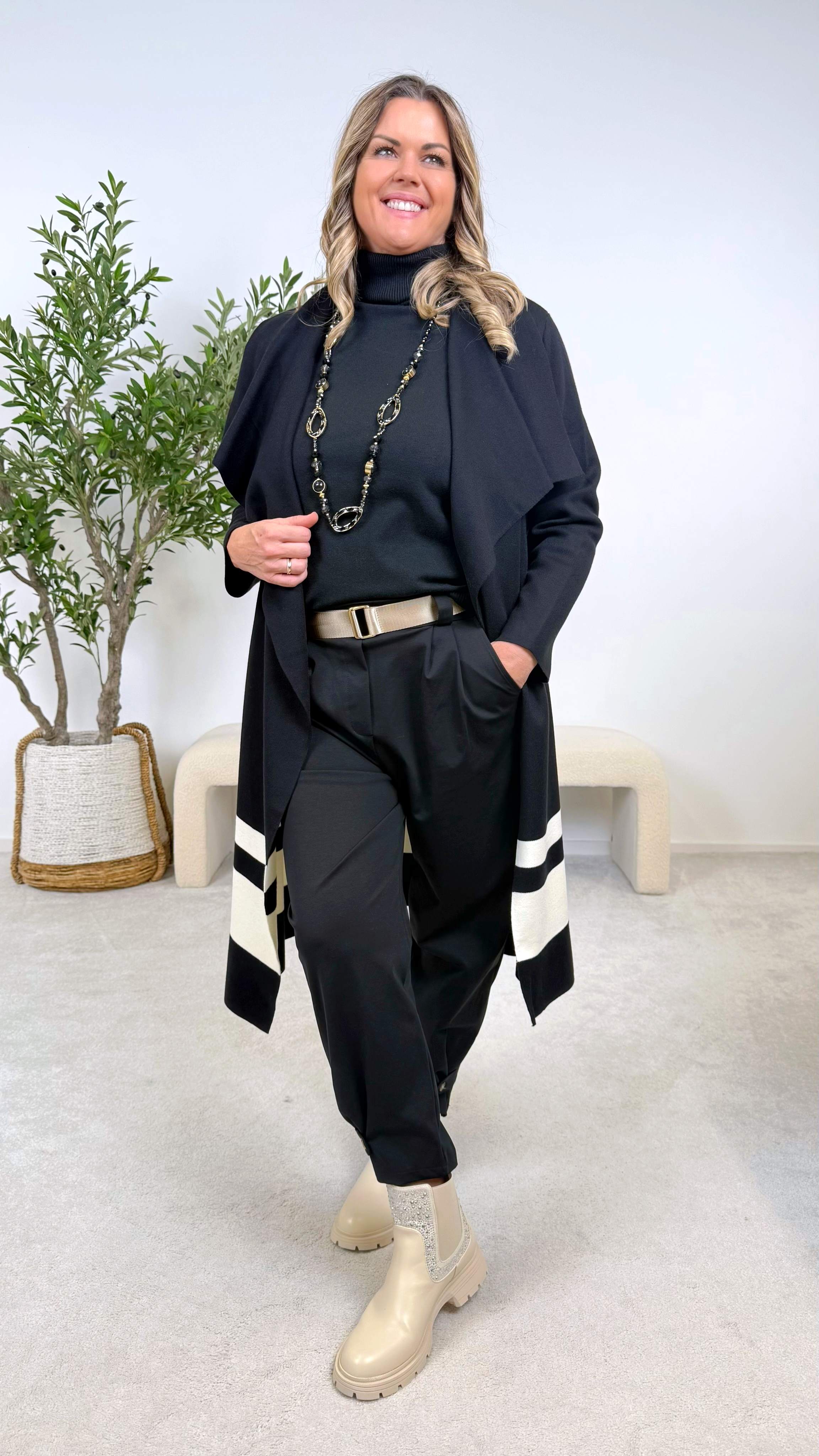 Strickjacke Toffee Layers *Schwarz* - Power of Princess