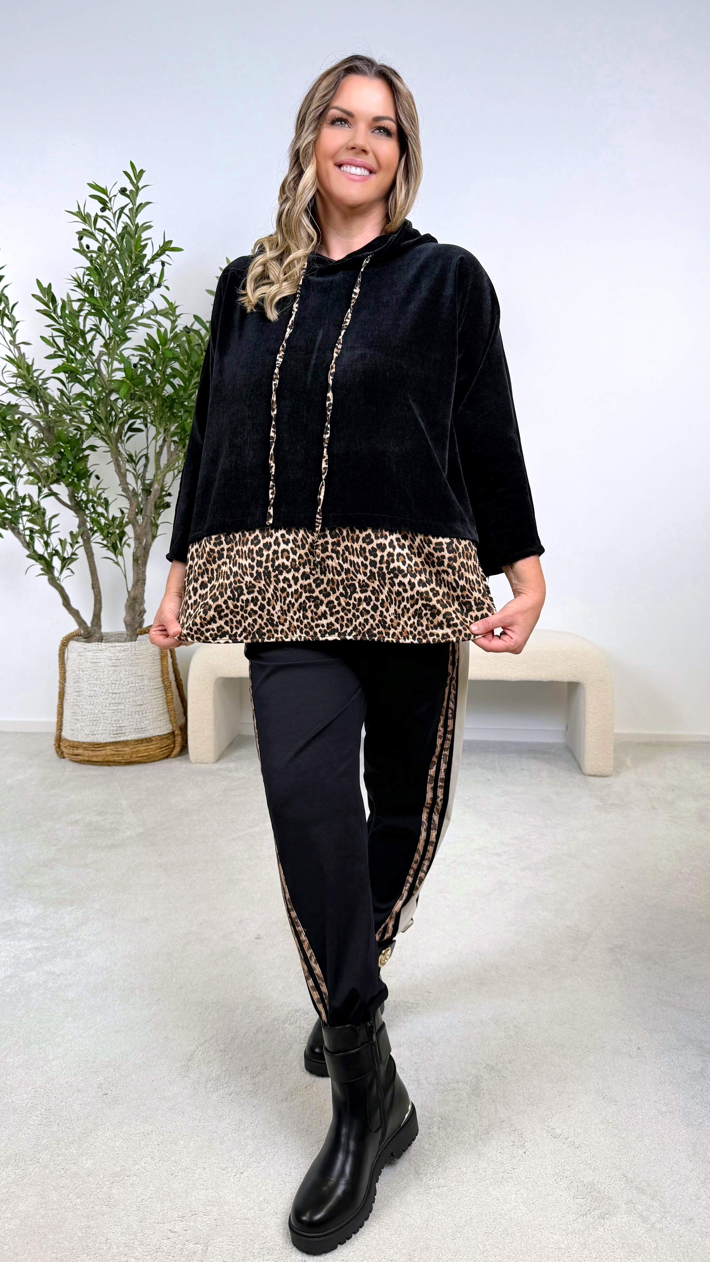 Hoodie Velvet Jungle *Schwarz* - Power of Princess