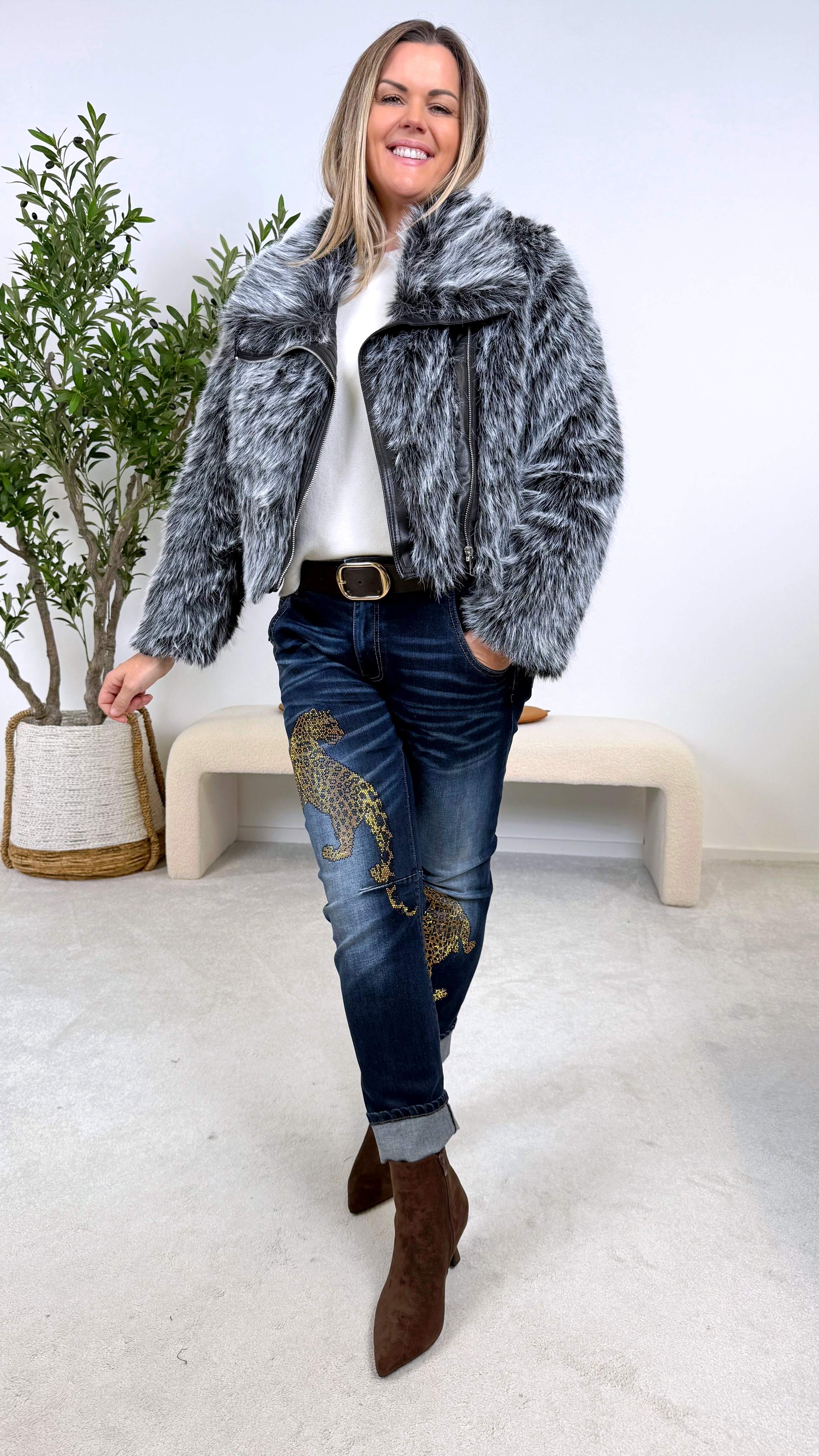 Kurze Jacke Glam Fur *Schwarz/Weiß* - Power of Princess