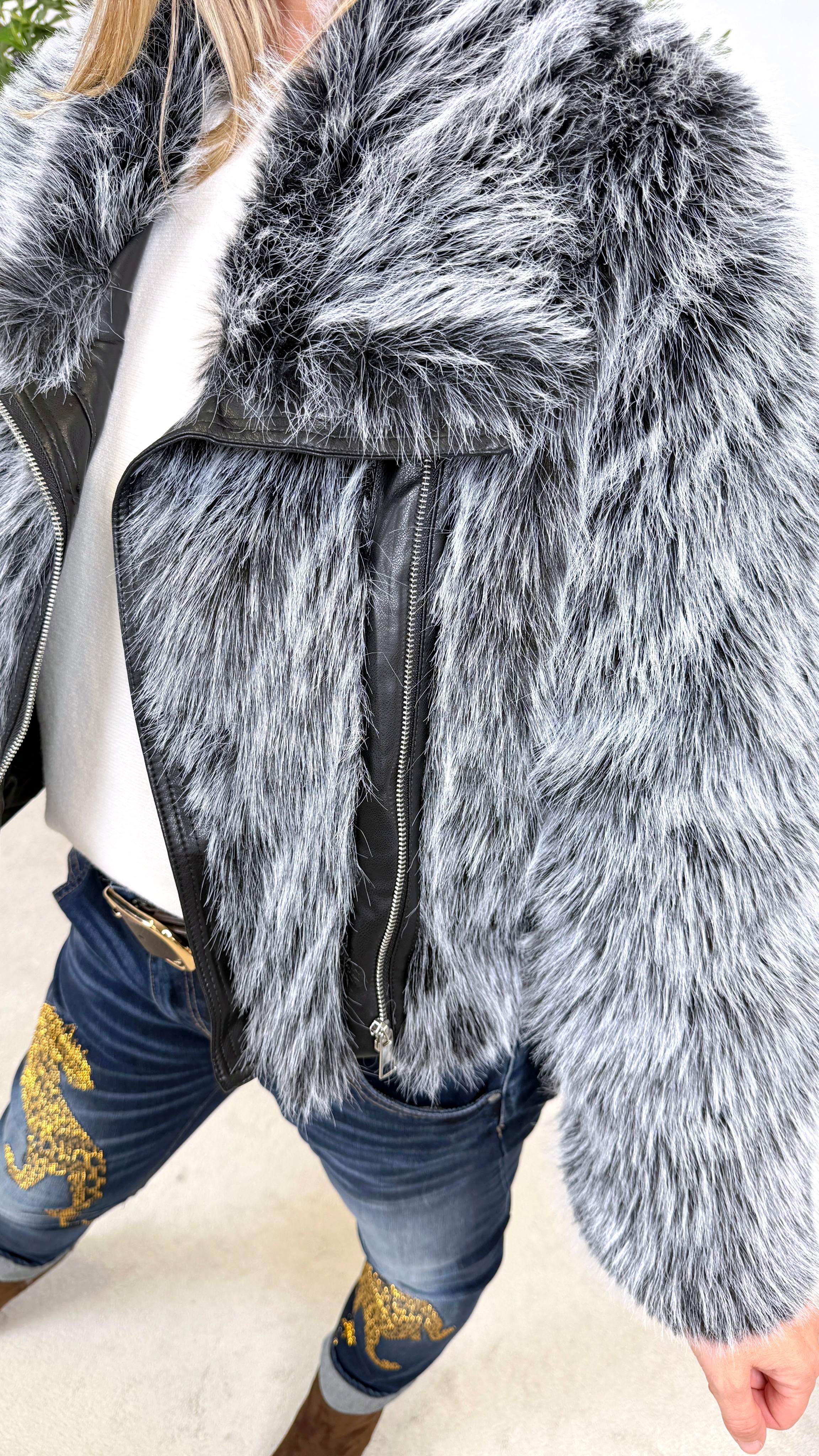 Kurze Jacke Glam Fur *Schwarz/Weiß* - Power of Princess