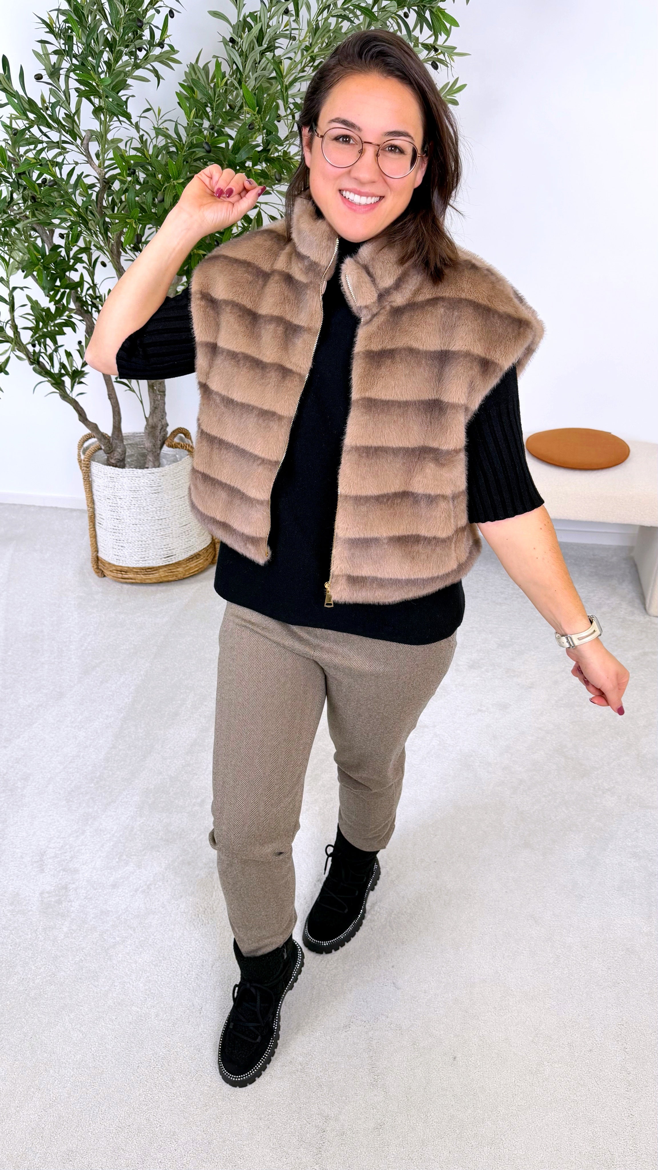 Kurze Weste Cuddle Fur *Cappuchino*