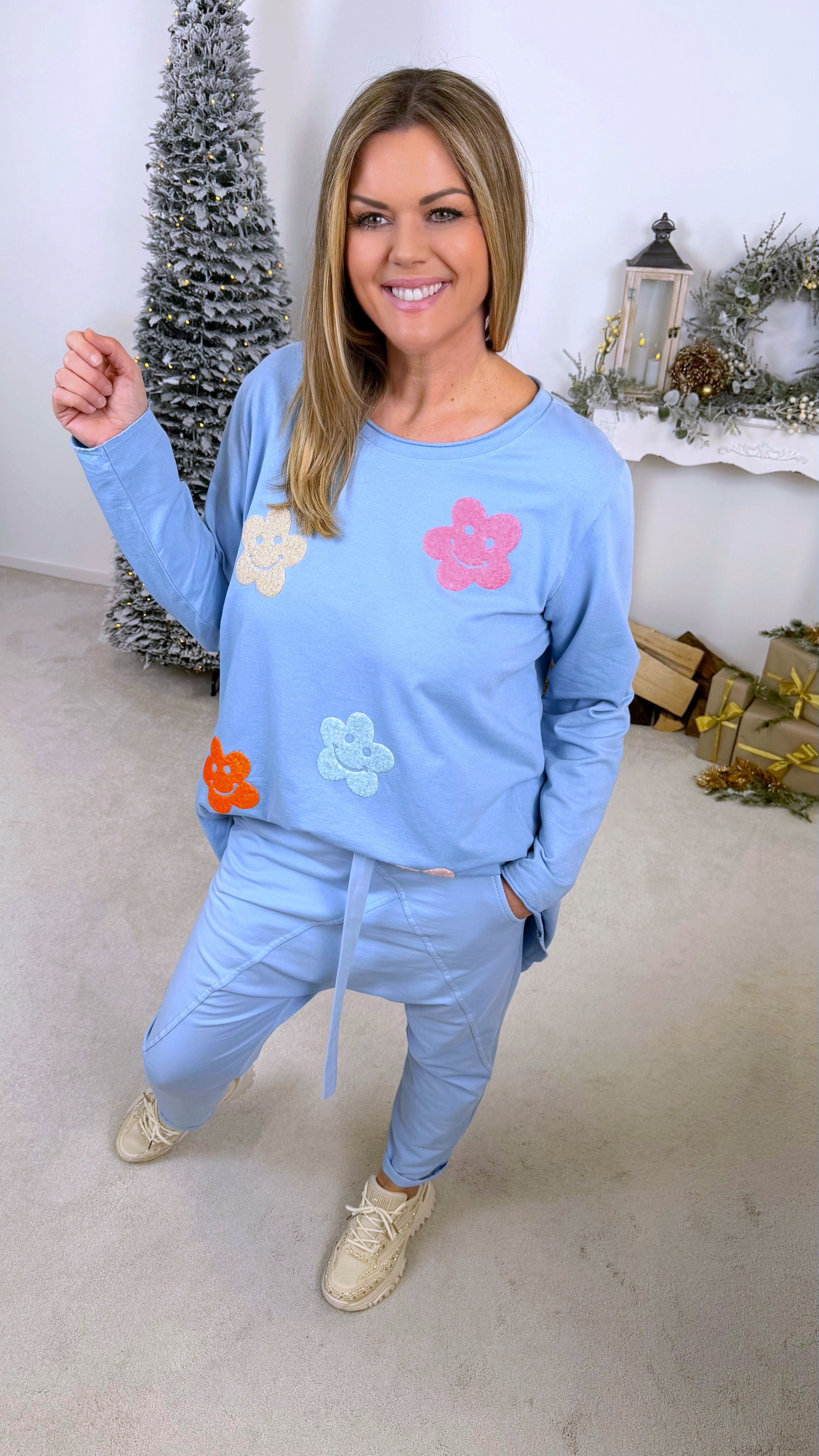 Oversized Langarmshirt Happy Blossom *Hellblau*