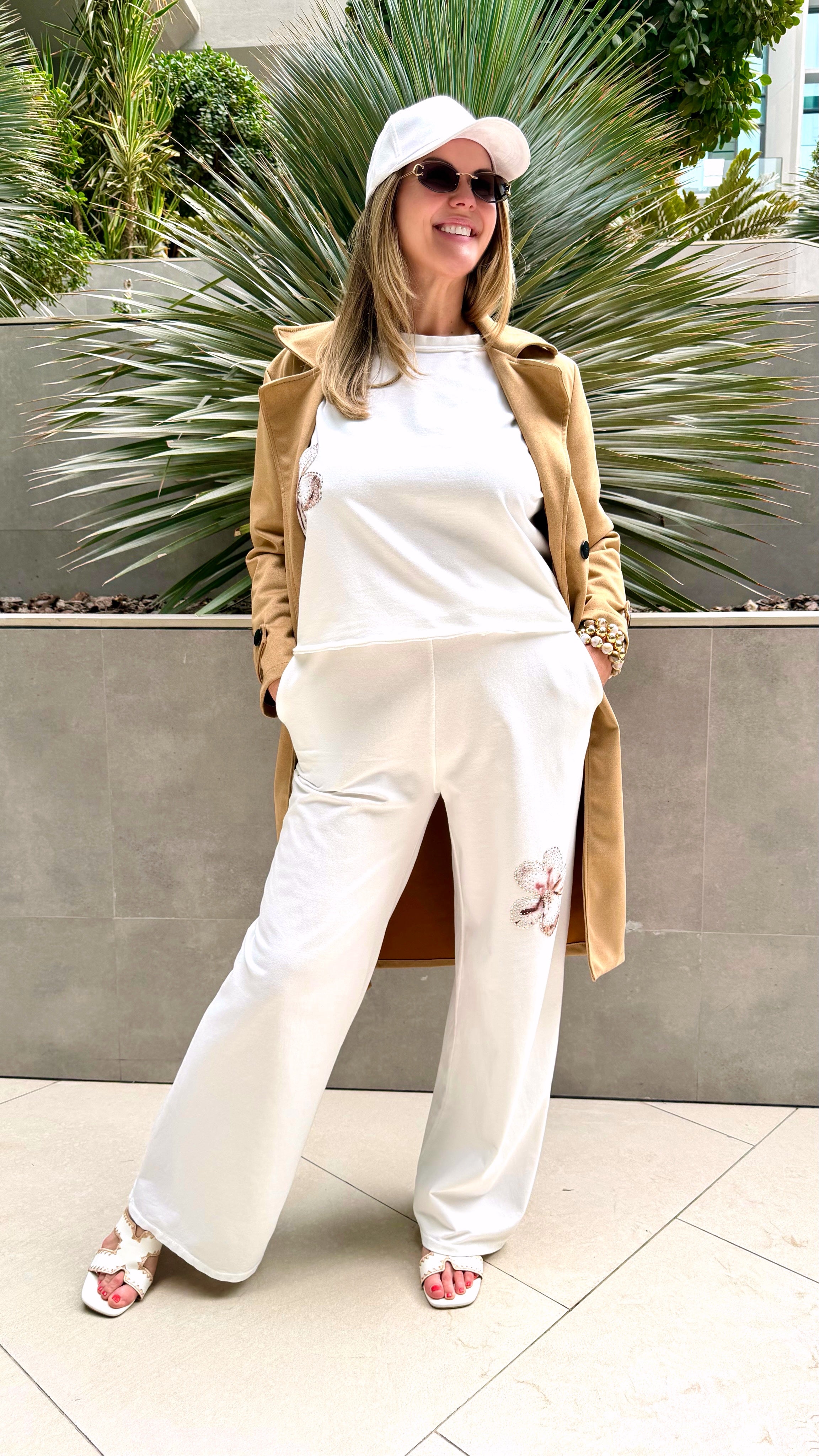 Kurzes Sweatshirt Flower Whisper *Weiß*