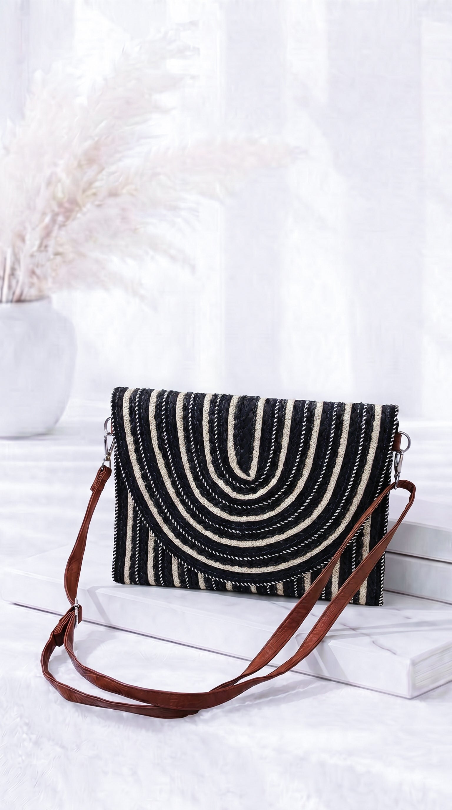 Clutch Avino *Schwarz*