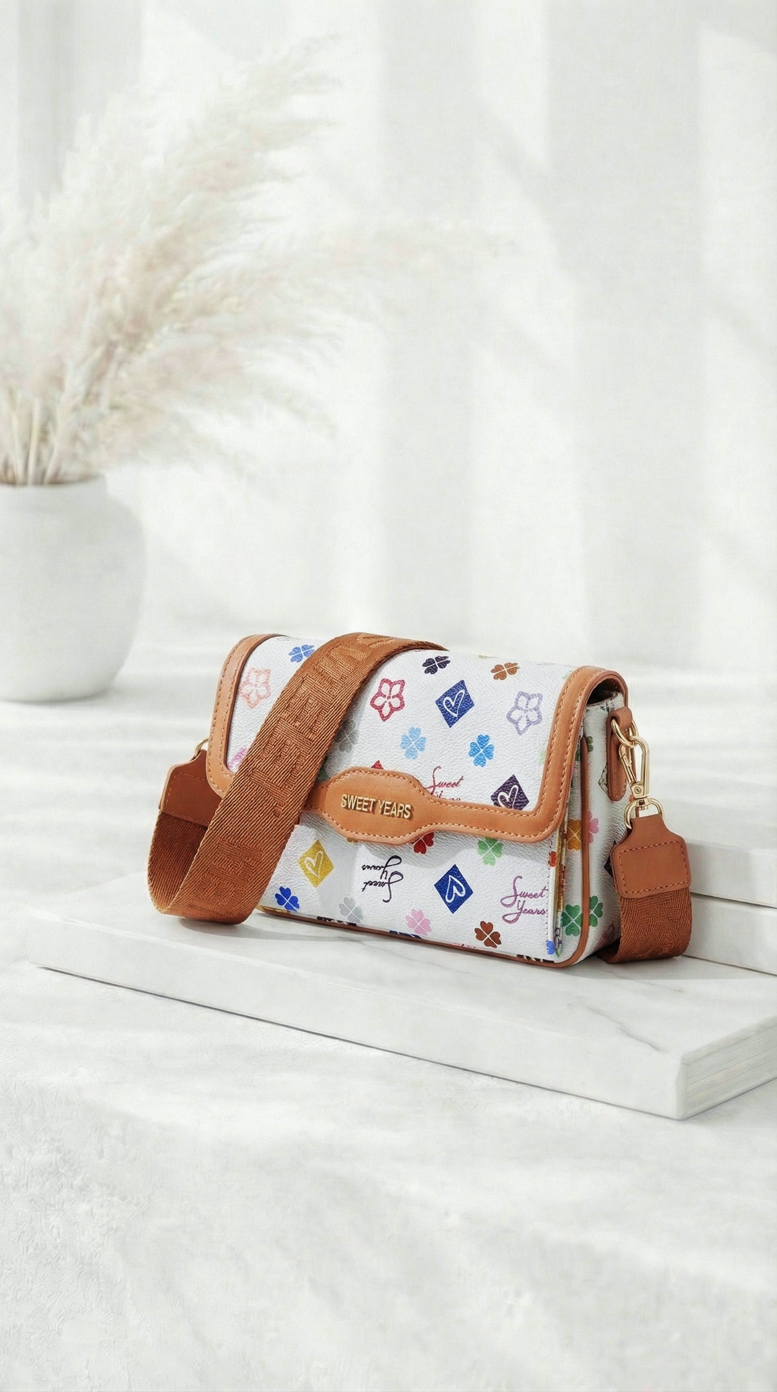 Kleine Umhängetasche Sweet Symbols *Weiß/Bunt*